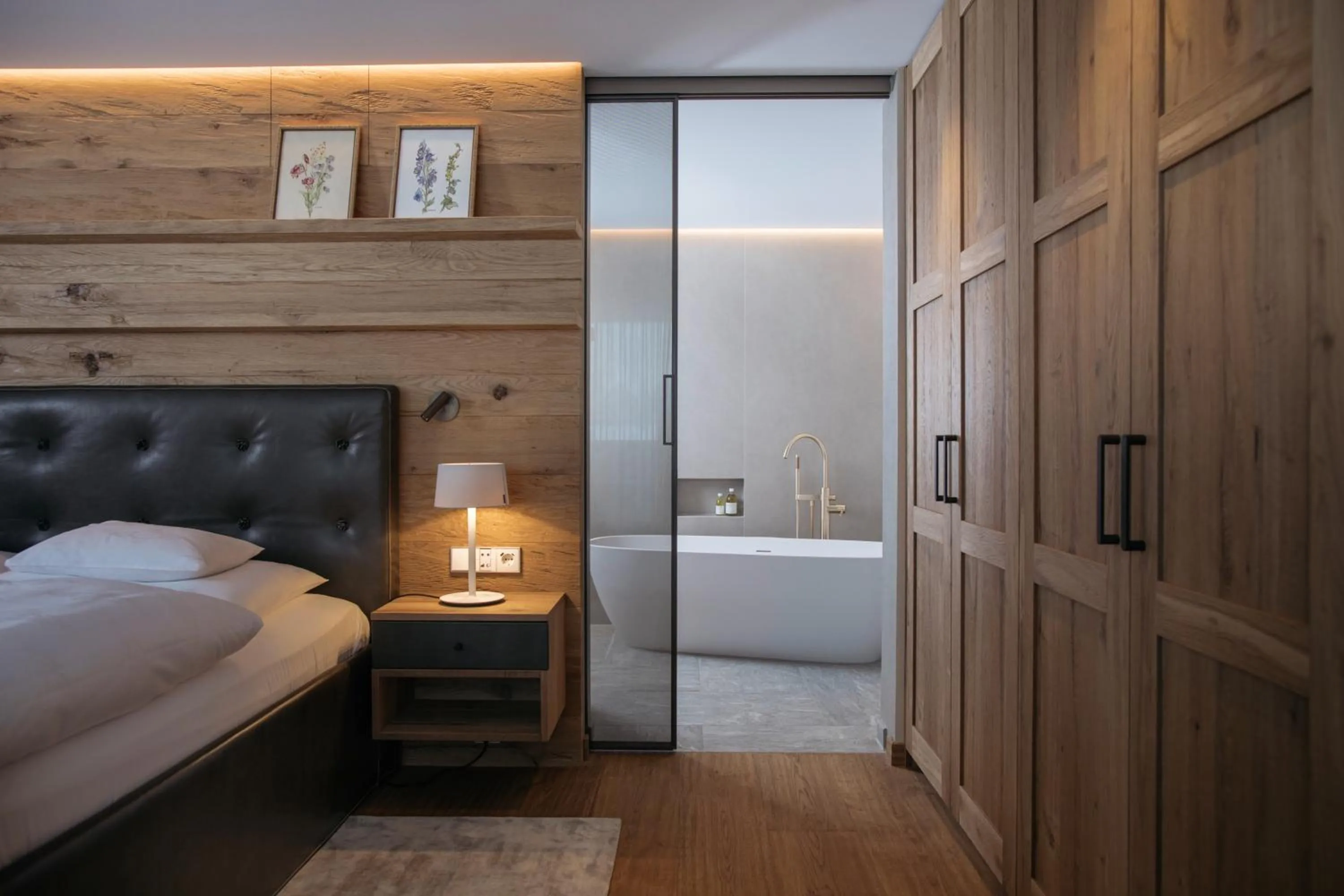 Bedroom, Bed in Hotel Arlberg Lech