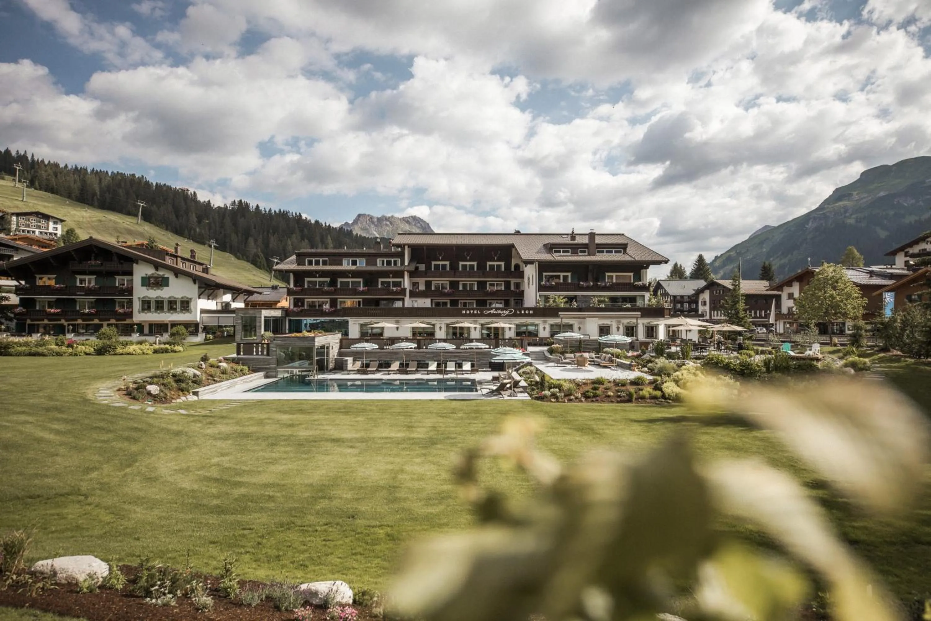 Property building in Hotel Arlberg Lech