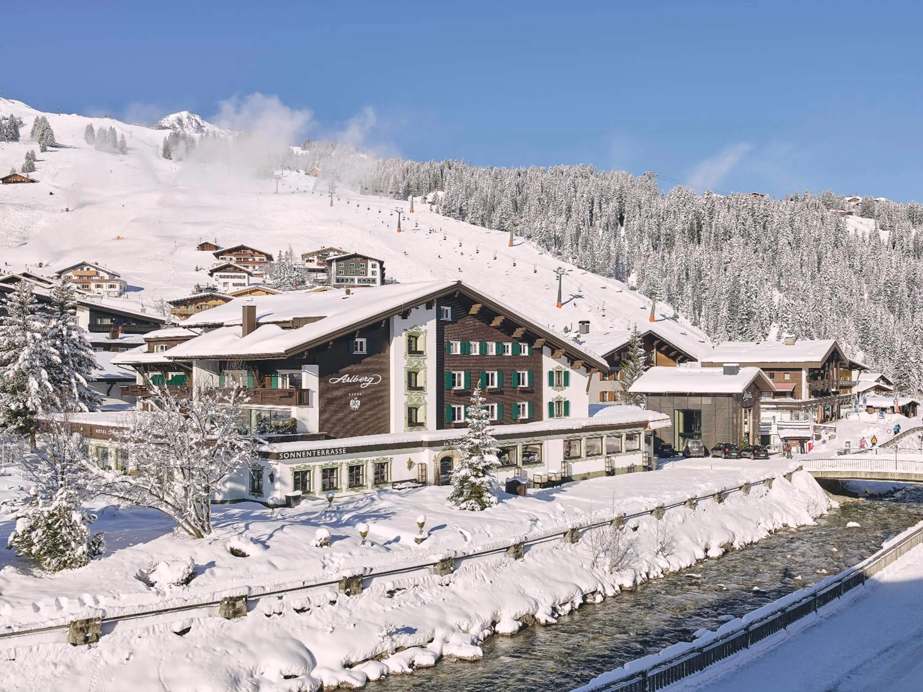 Property building in Hotel Arlberg Lech