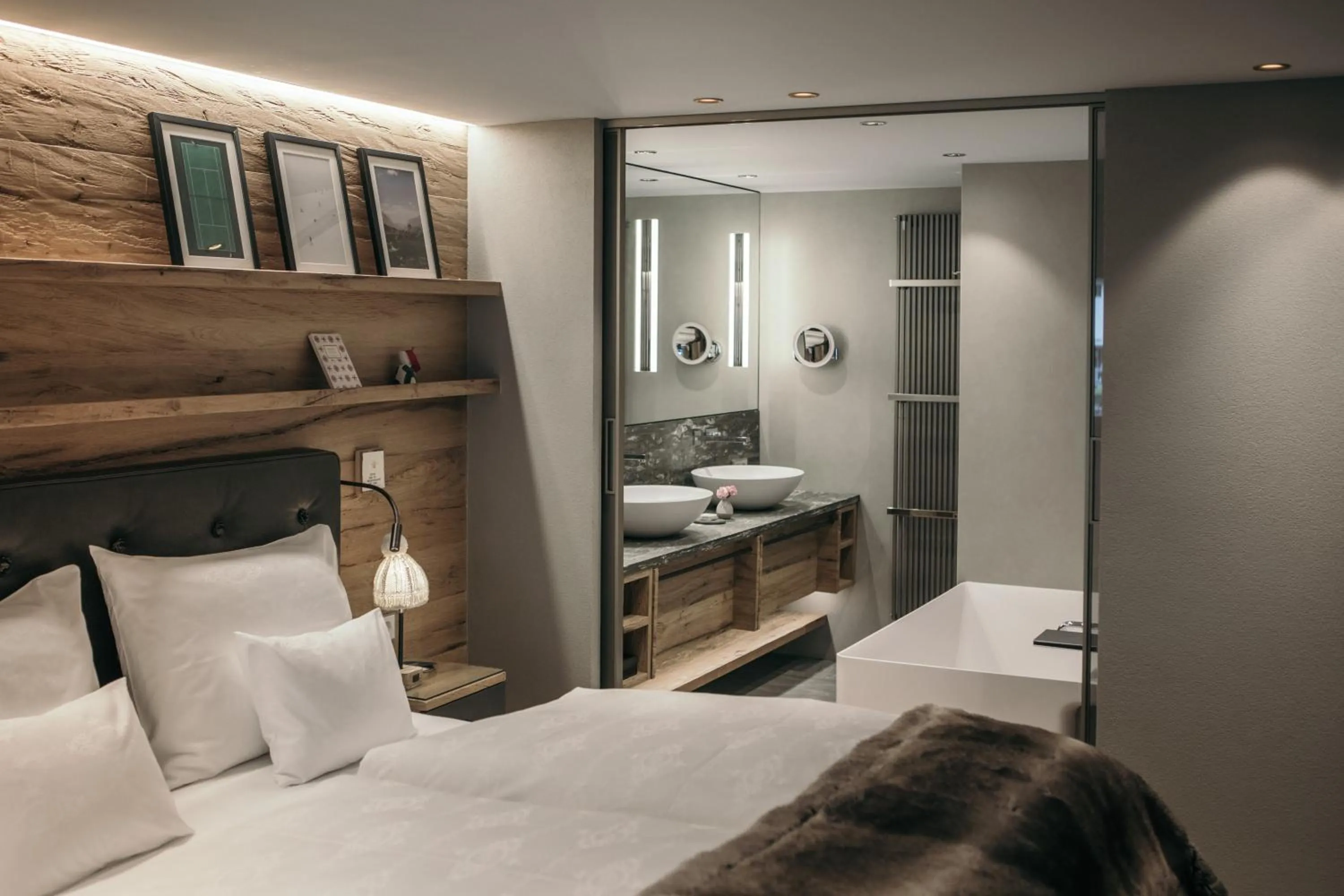 Bedroom, Bed in Hotel Arlberg Lech