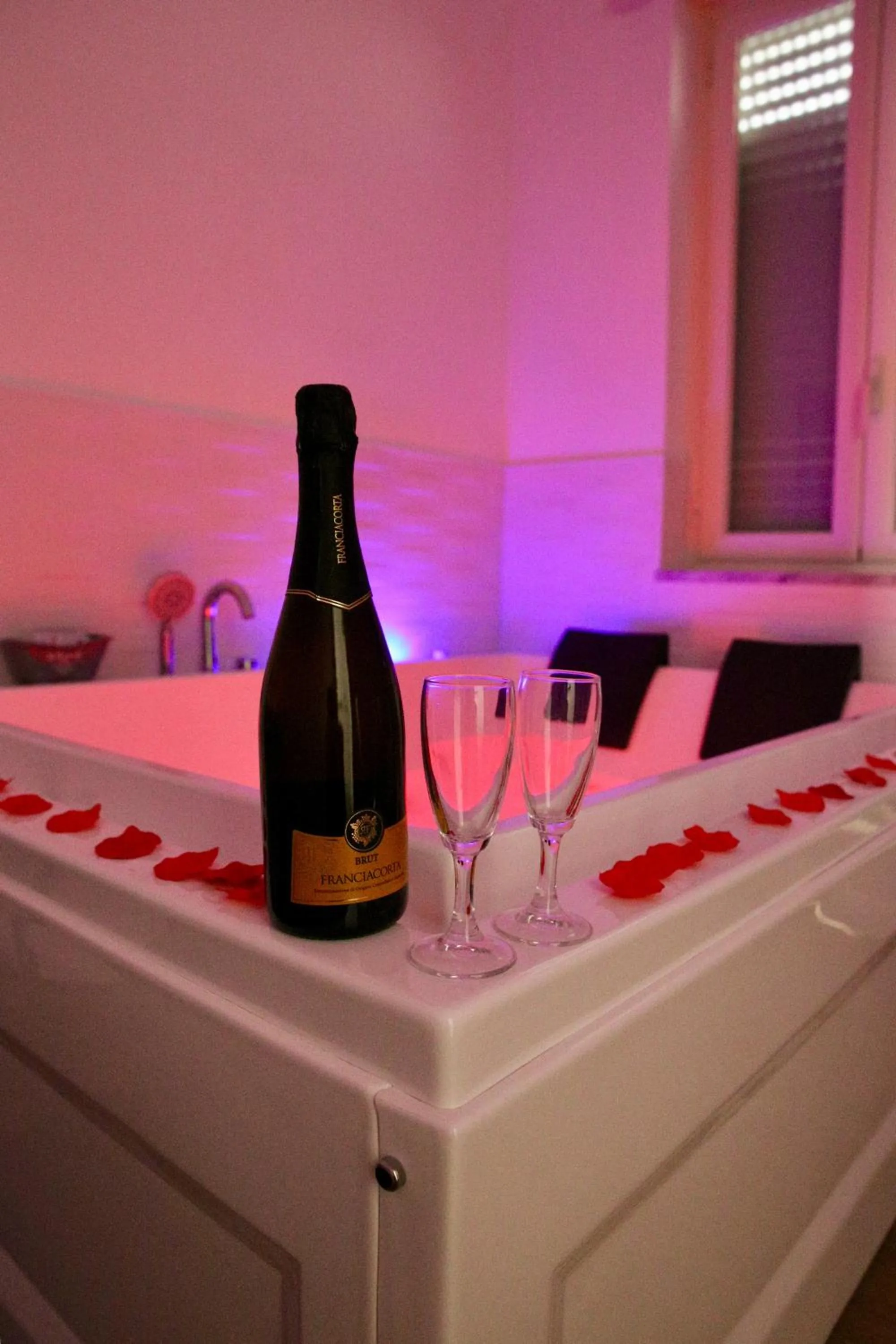 Hot Tub in Andolfi 24 Rooms