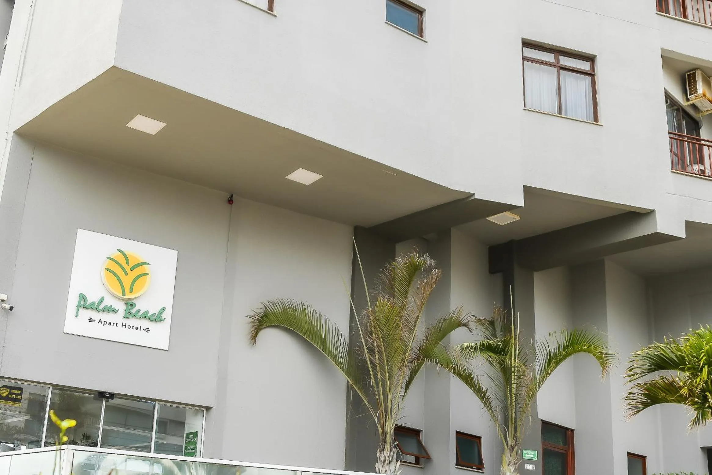 Facade/entrance in Palm Beach Apart Hotel