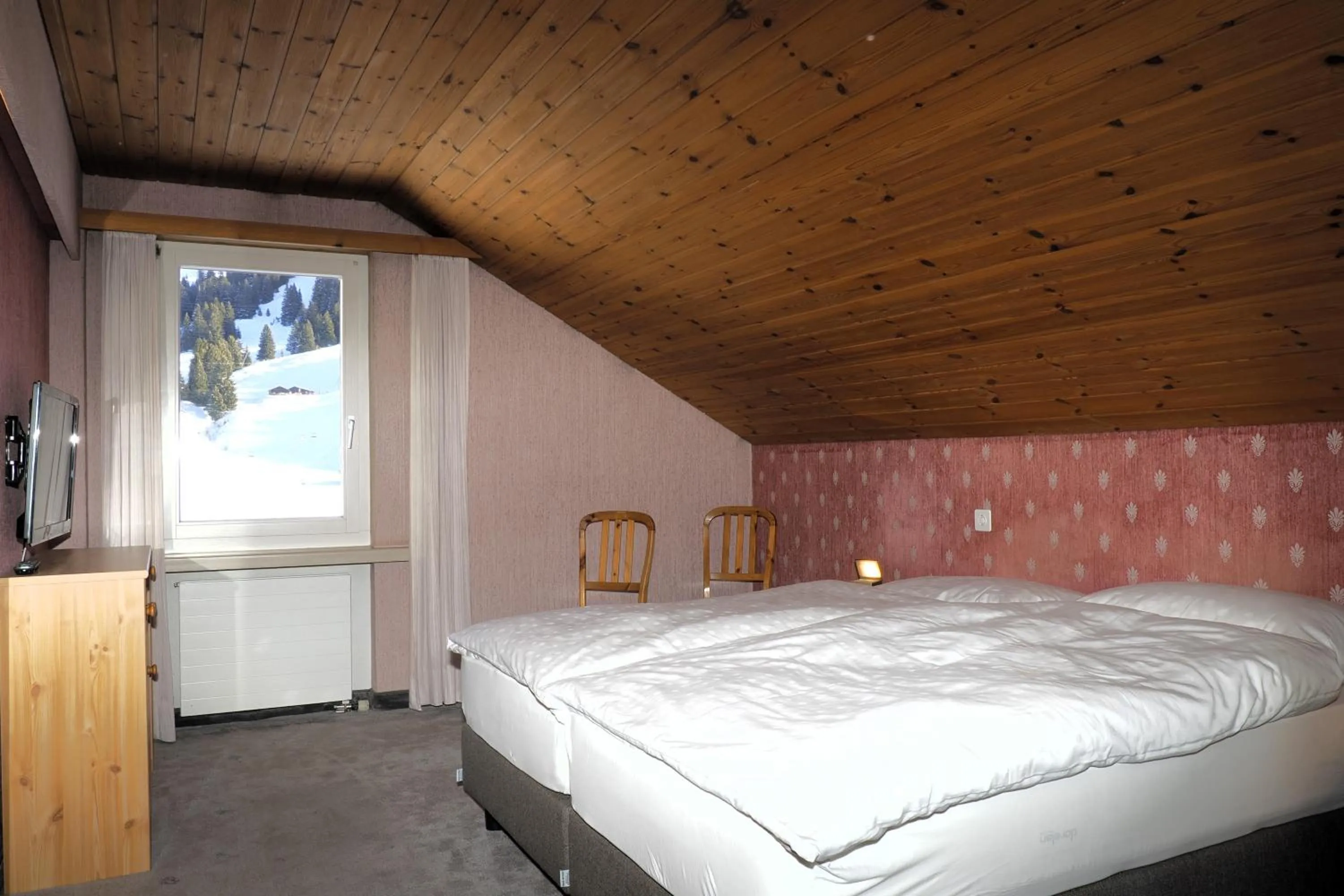 Bedroom, Bed in Hotel Alpina Parpan