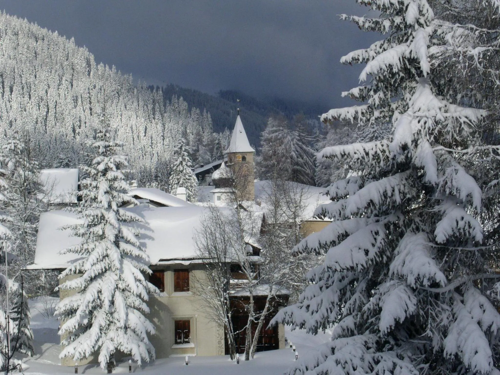 Property building in Hotel Alpina Parpan