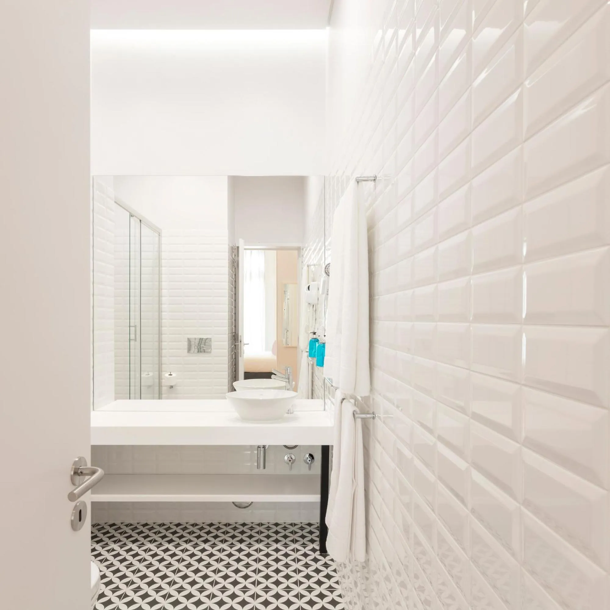 Bathroom in LSA Chiado Emenda by Numa