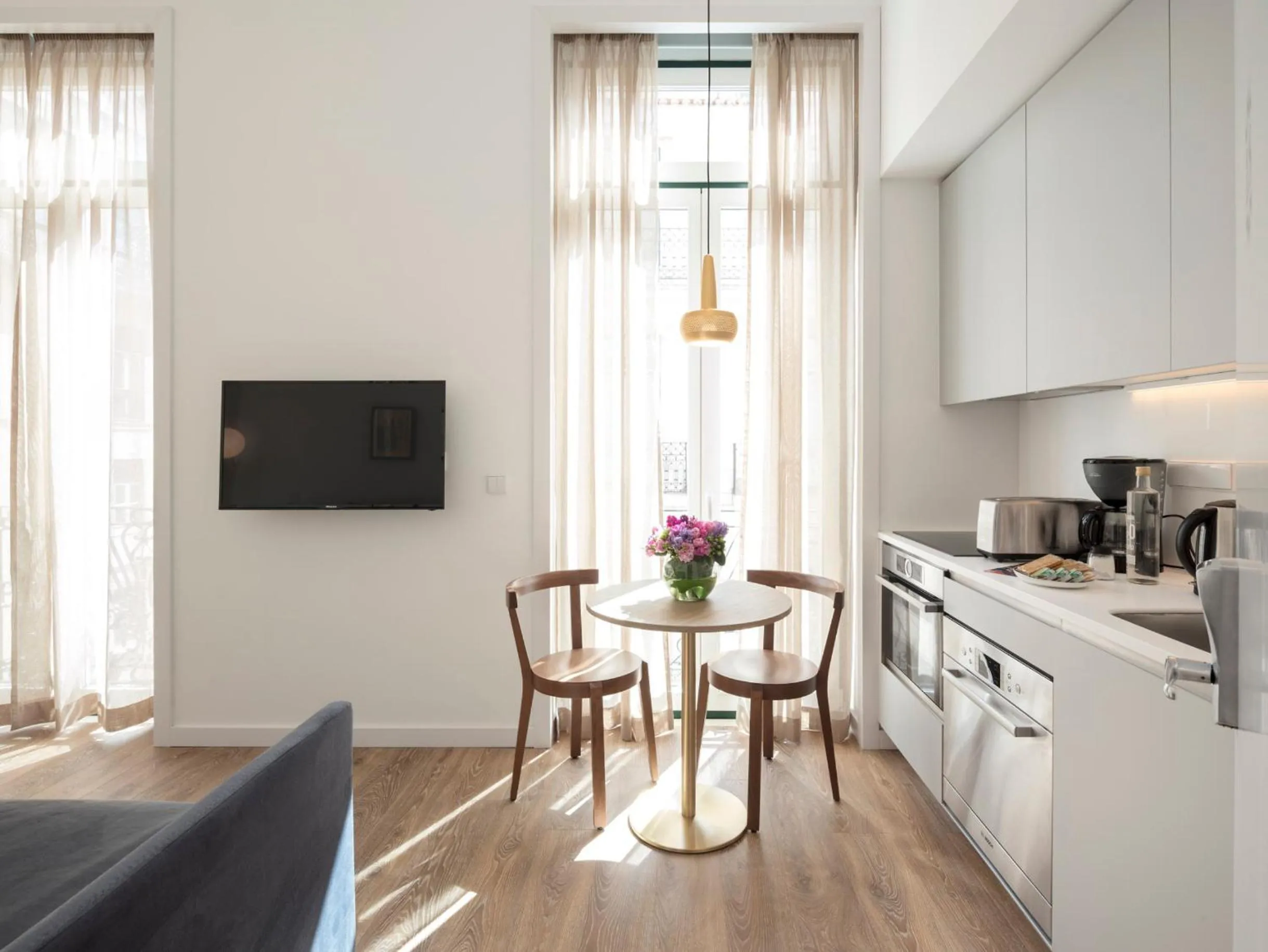 Kitchen or kitchenette in LSA Chiado Emenda by Numa