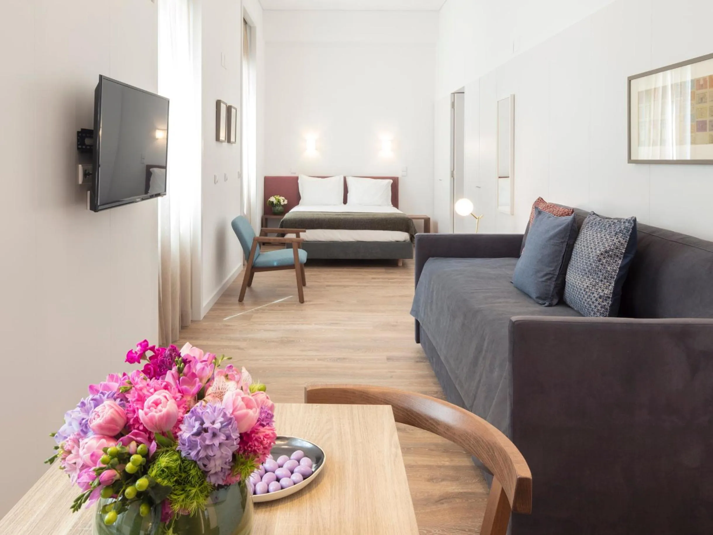 TV and multimedia in LSA Chiado Emenda by Numa