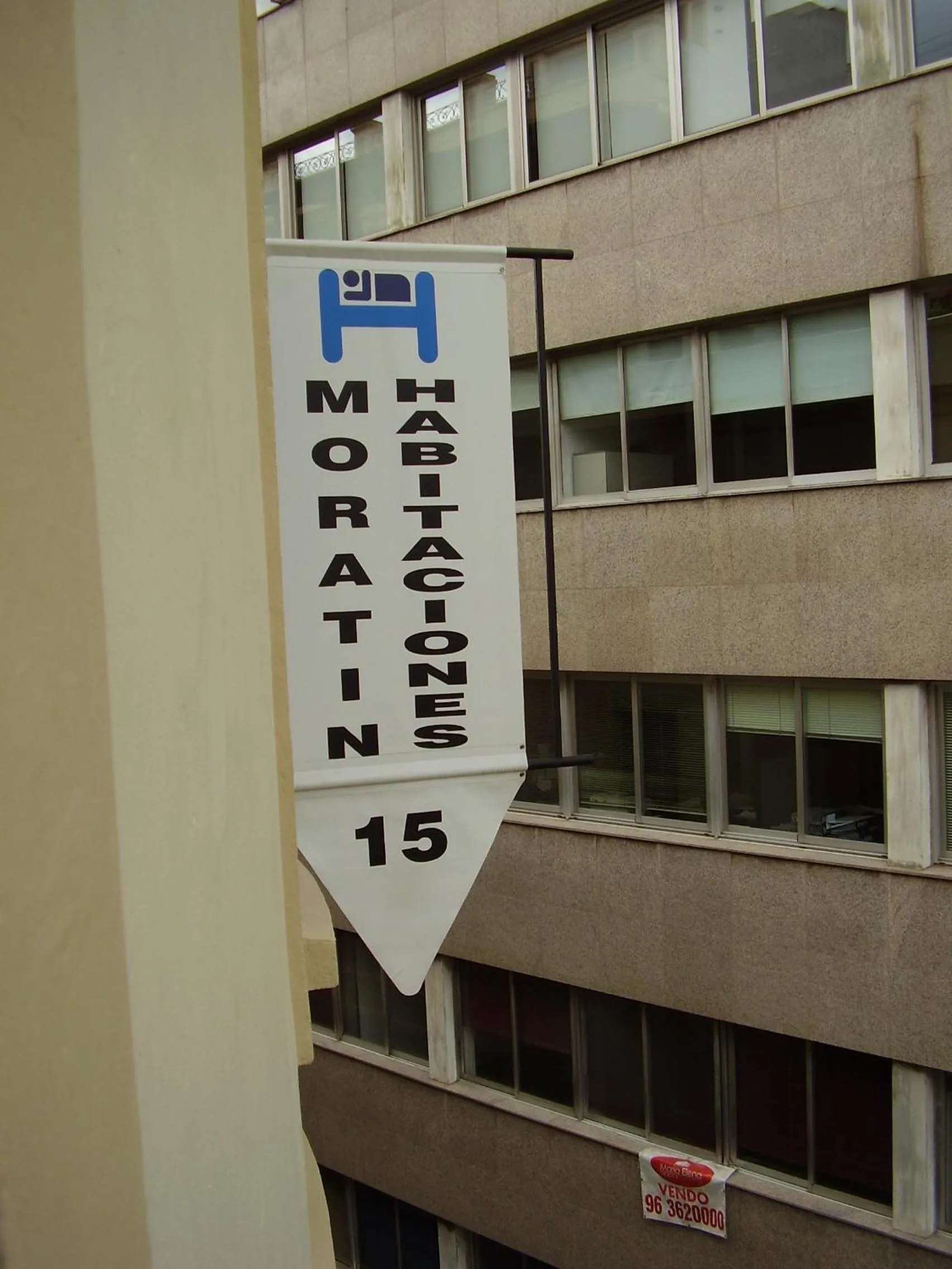 Property building in Pensión Moratin