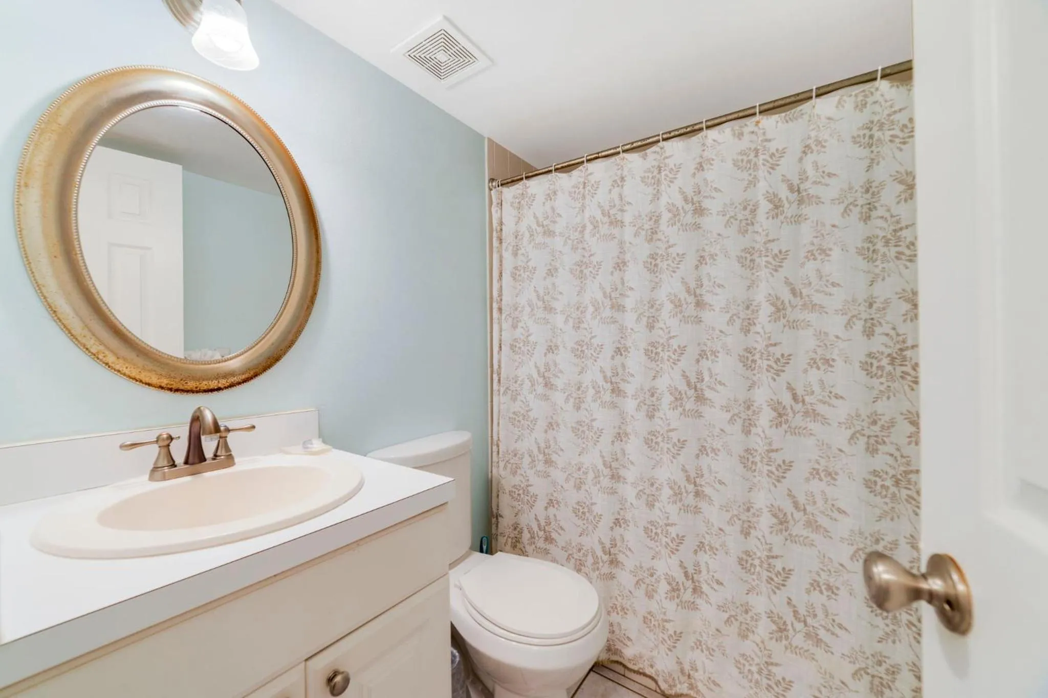 Bathroom in Beach Place Guesthouses