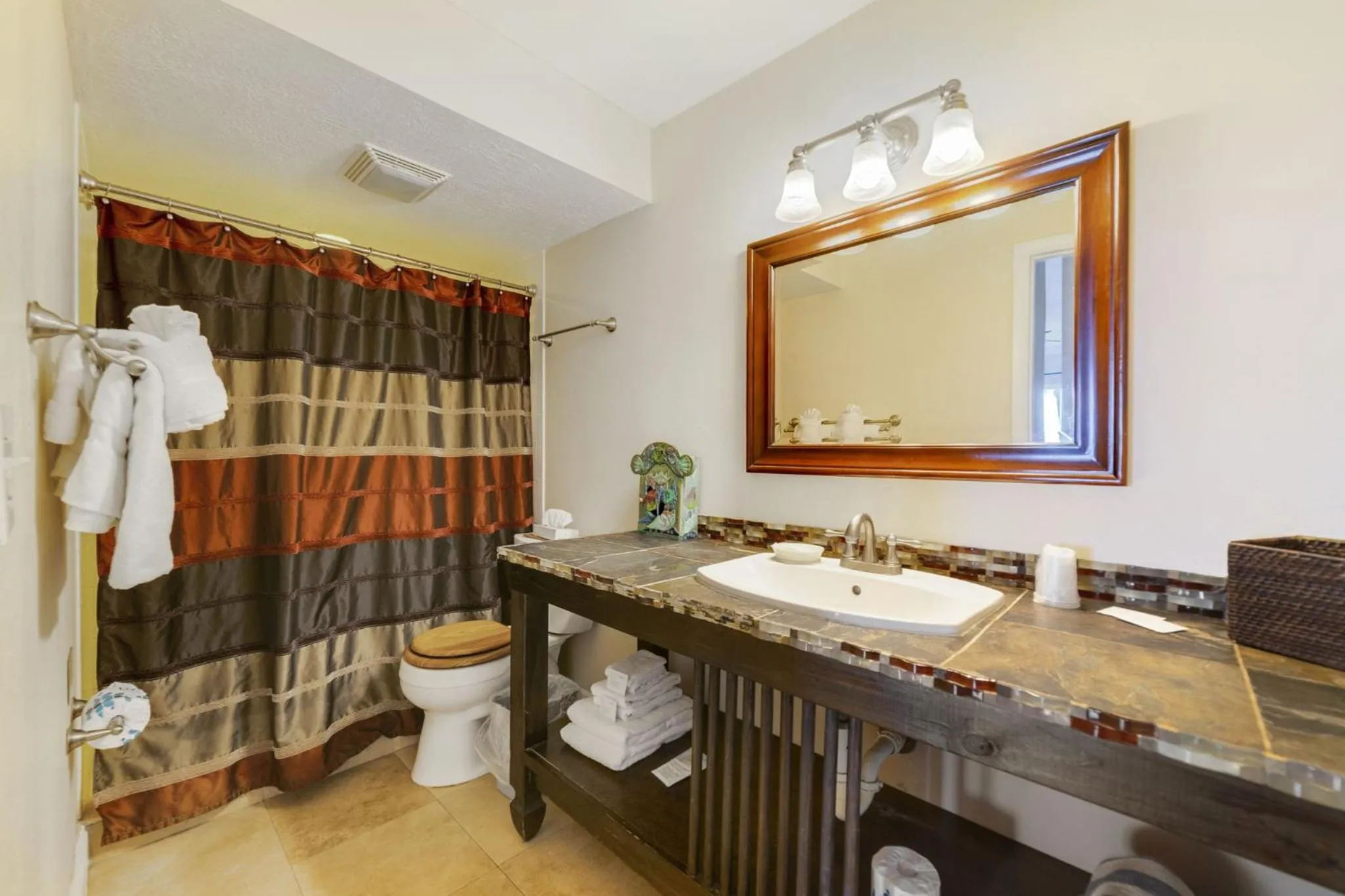 Bathroom in Beach Place Guesthouses