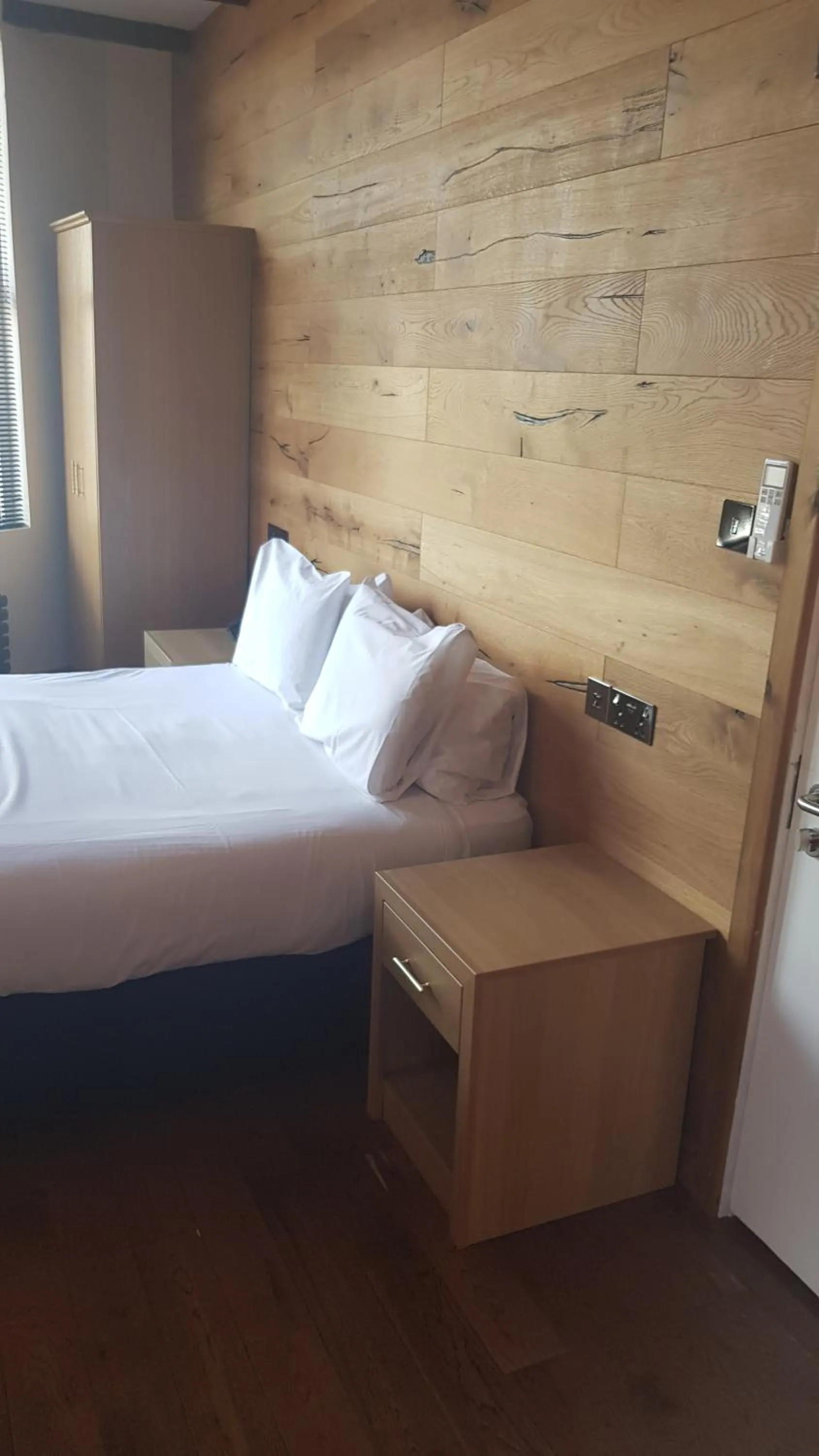 Bedroom, Bed in The Castle Hotel Neath