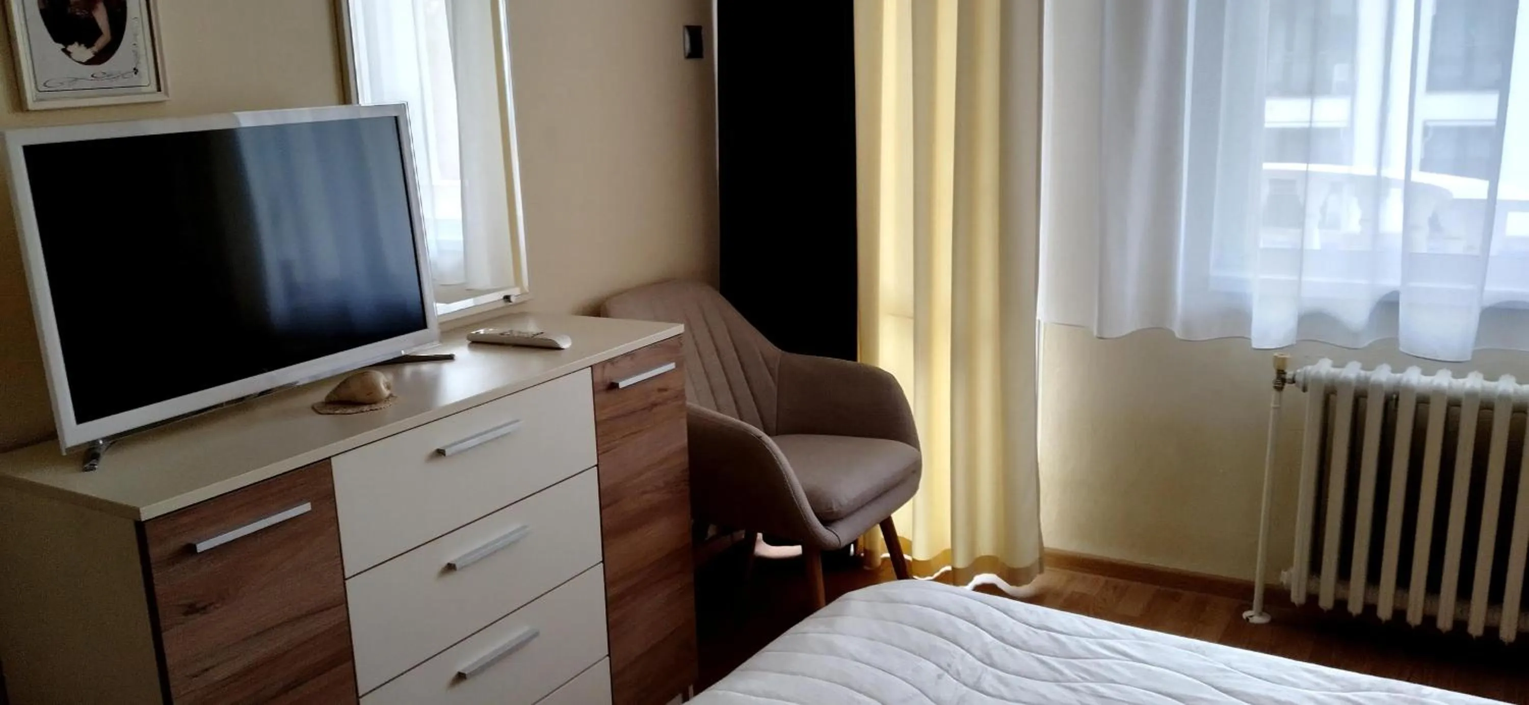 TV and multimedia, Bed in Victoria Family Hotel