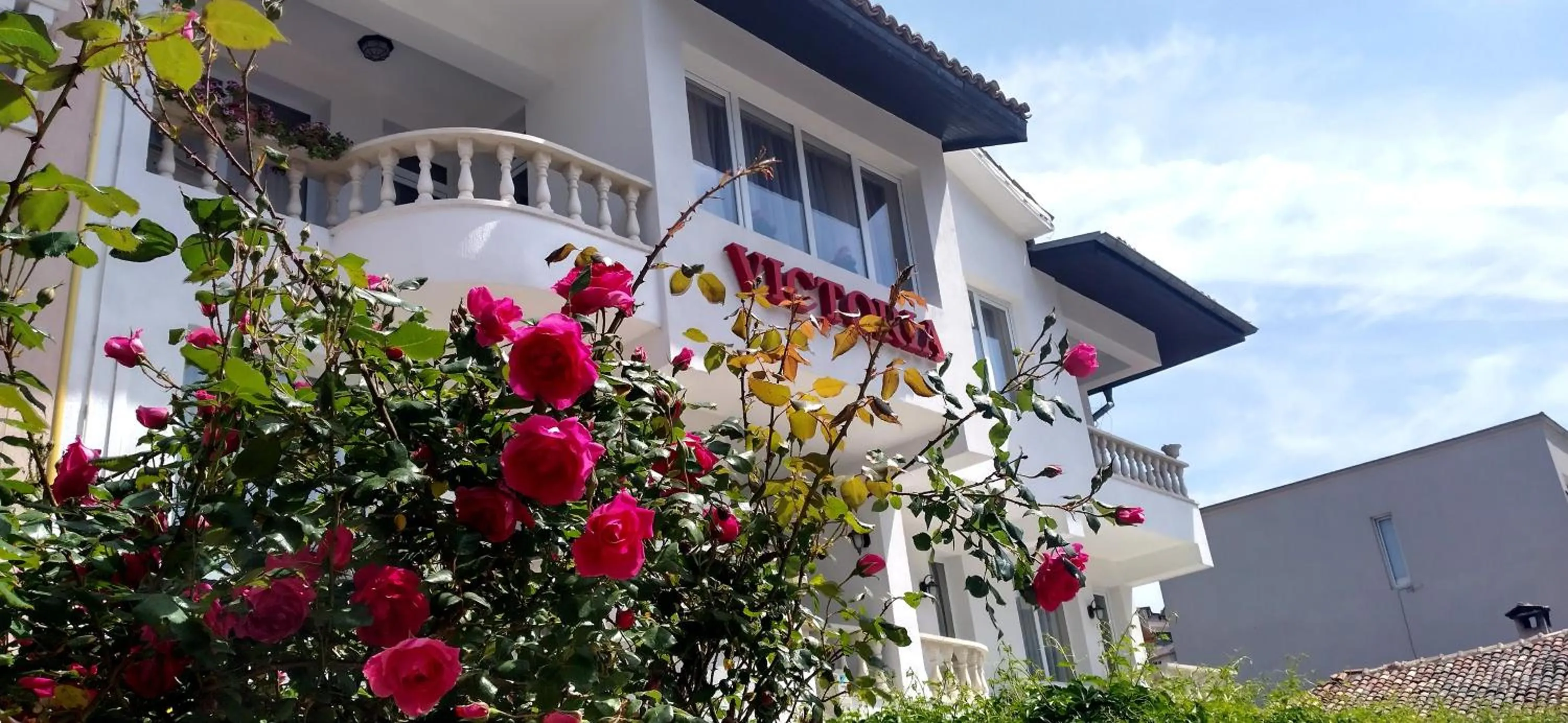 Facade/entrance in Victoria Family Hotel