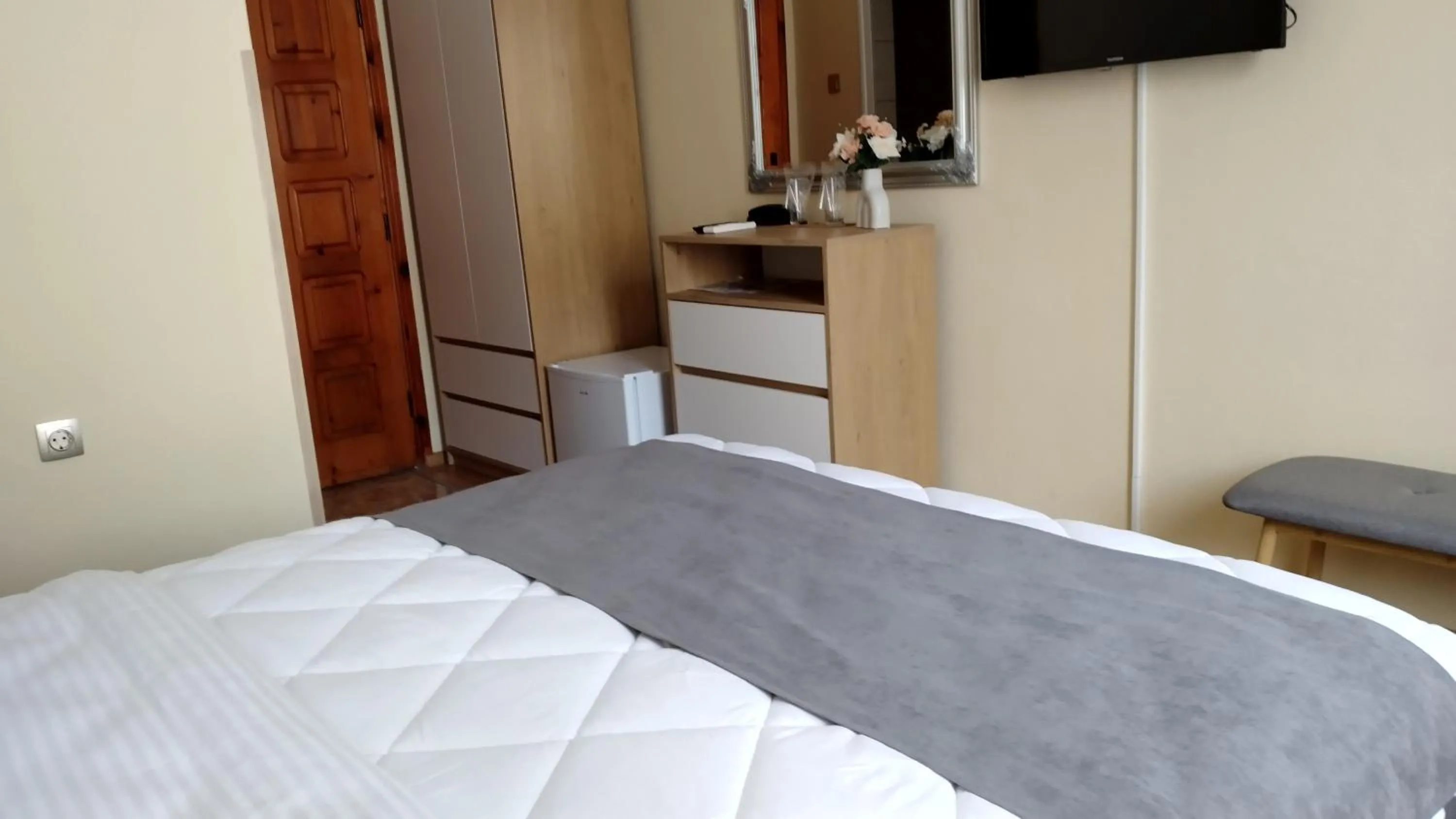 Seating area, Bed in Victoria Family Hotel