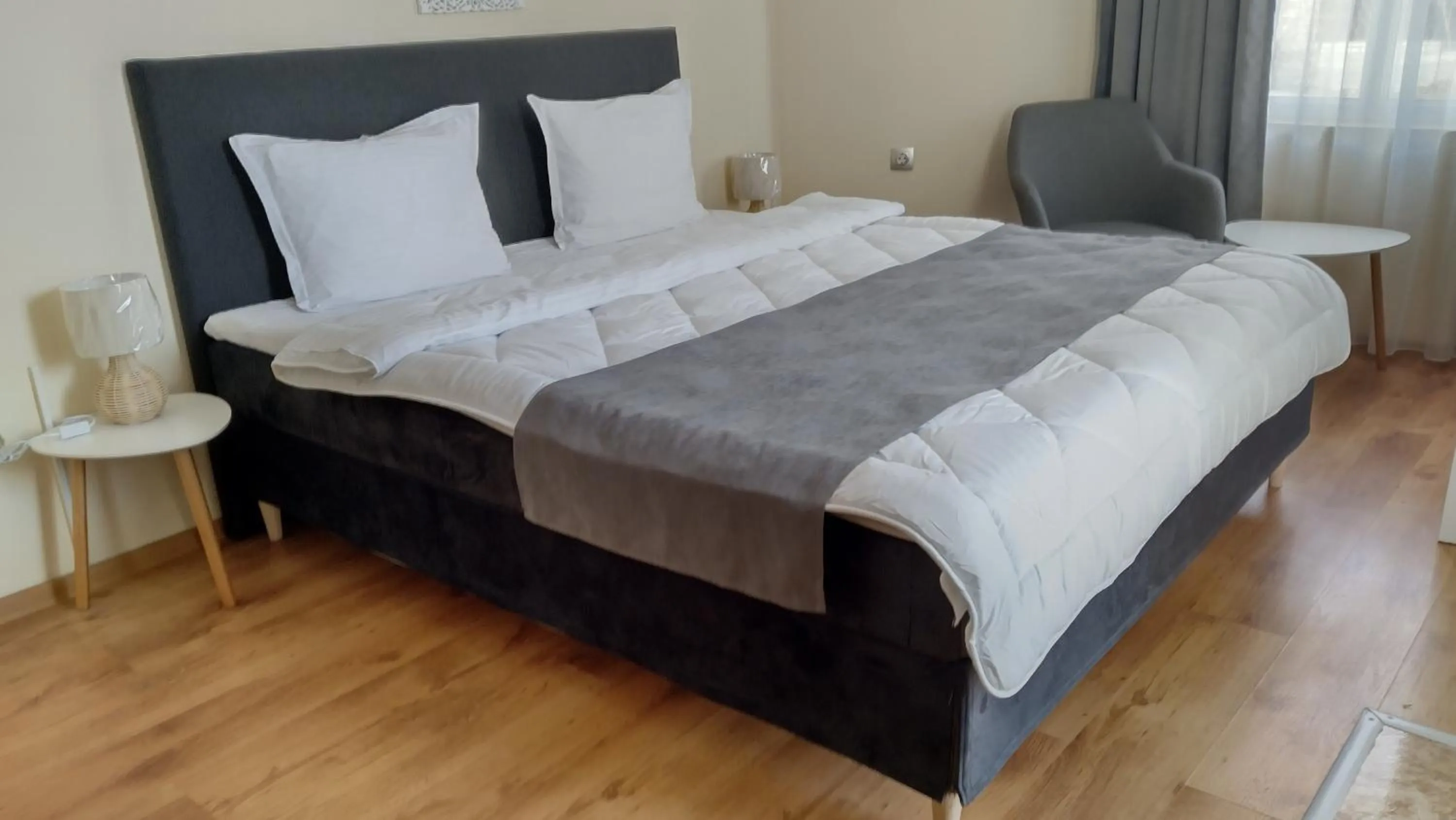 Summer, Bed in Victoria Family Hotel