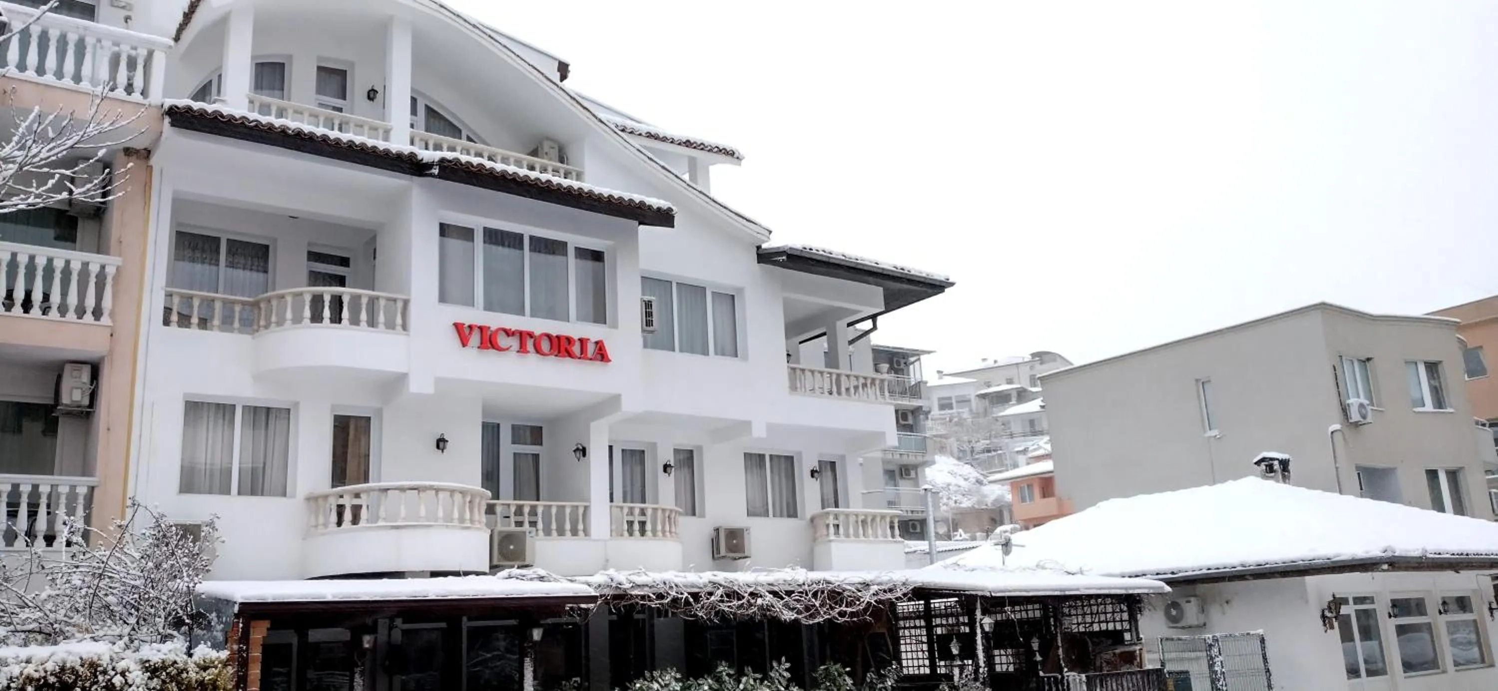 Facade/entrance in Victoria Family Hotel