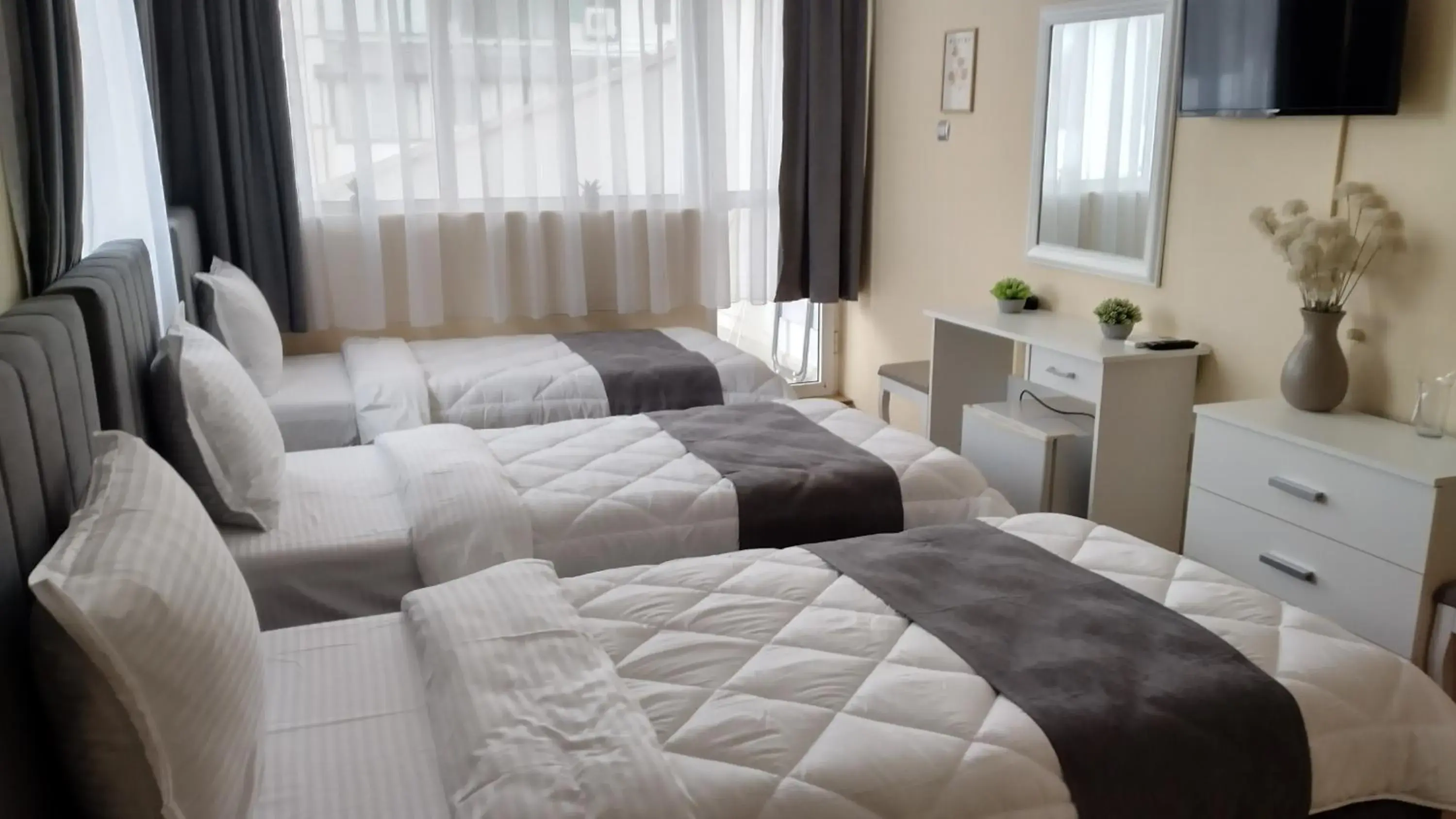 Triple Room - single occupancy in Victoria Family Hotel Triple Room - single occupancy in Victoria Family Hotel