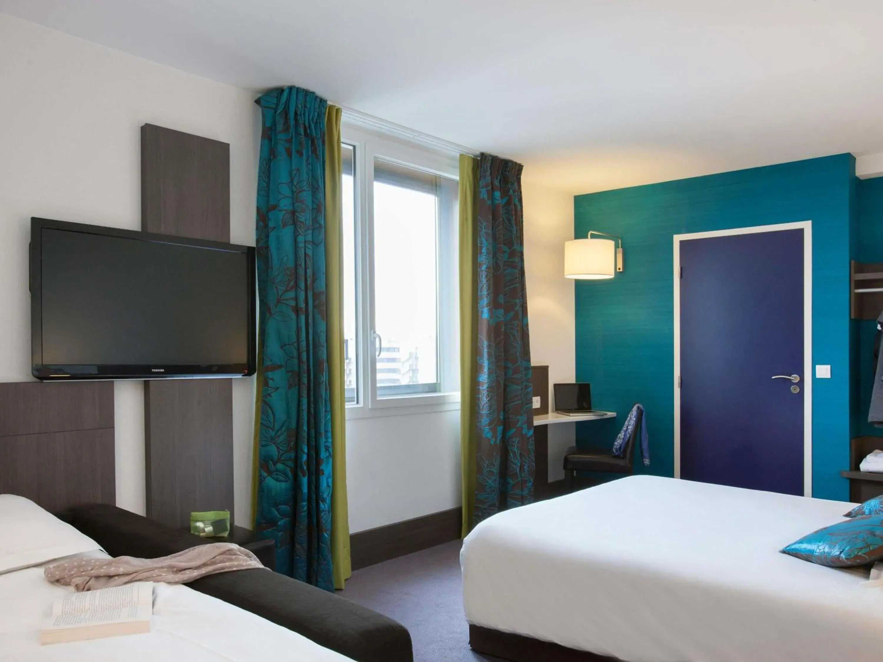 Junior Suite with Queen Bed and Sofa Bed in Ibis Styles Lyon Centre - Gare Part Dieu Junior Suite with Queen Bed and Sofa Bed in Ibis Styles Lyon Centre - Gare Part Dieu