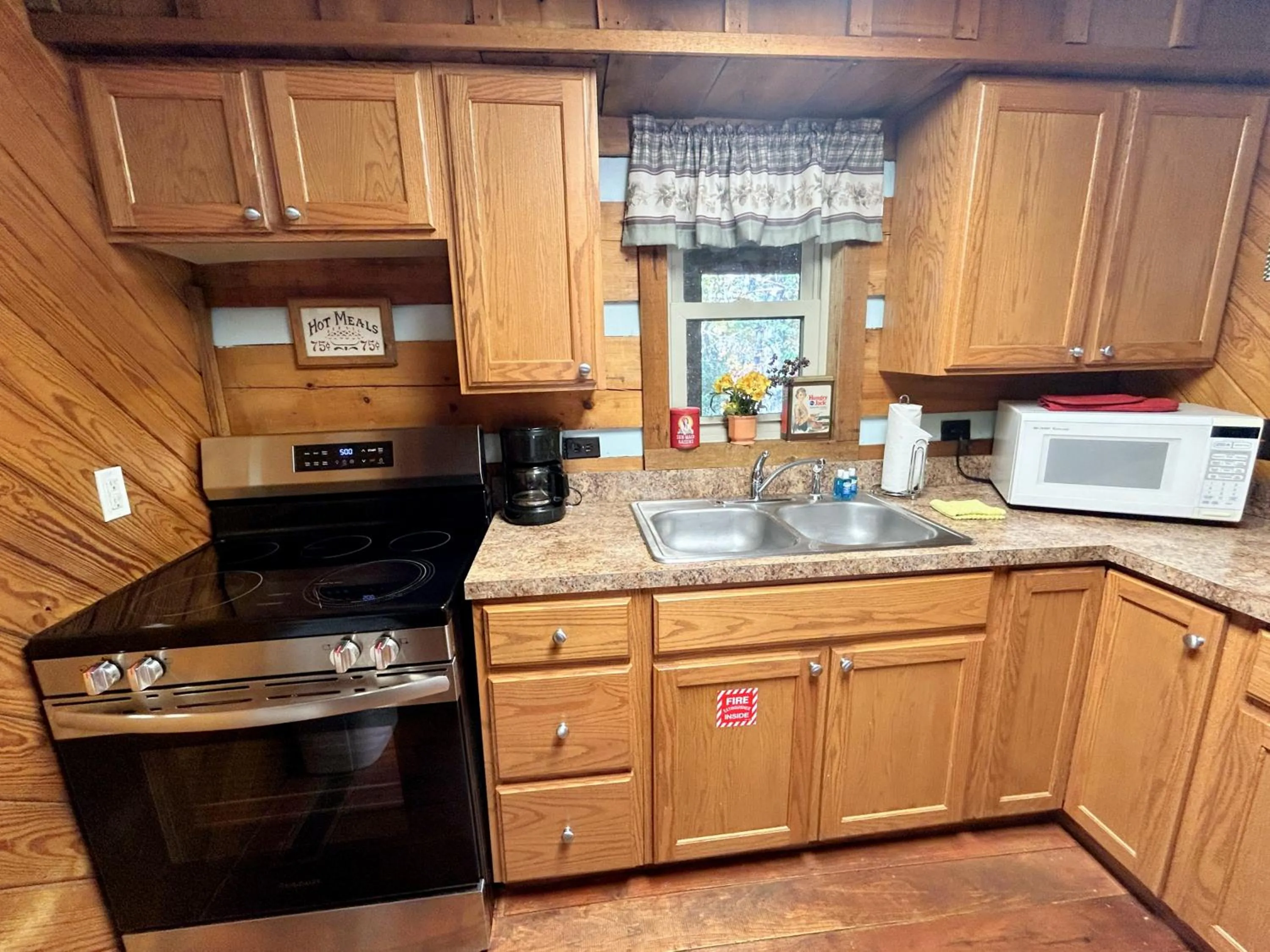 Coffee/tea facilities in Emerald Woods