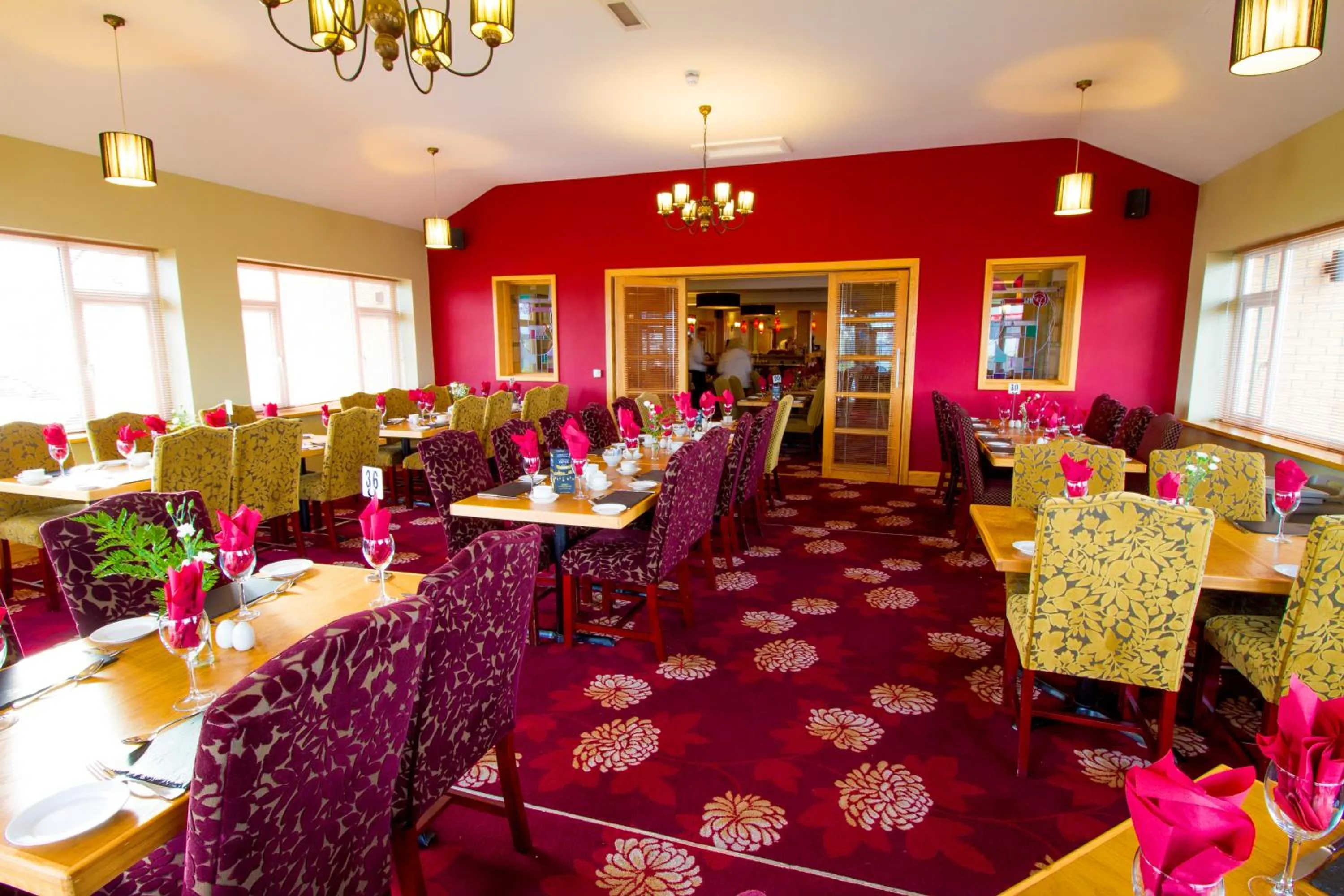 Restaurant/places to eat in Curran Court Hotel