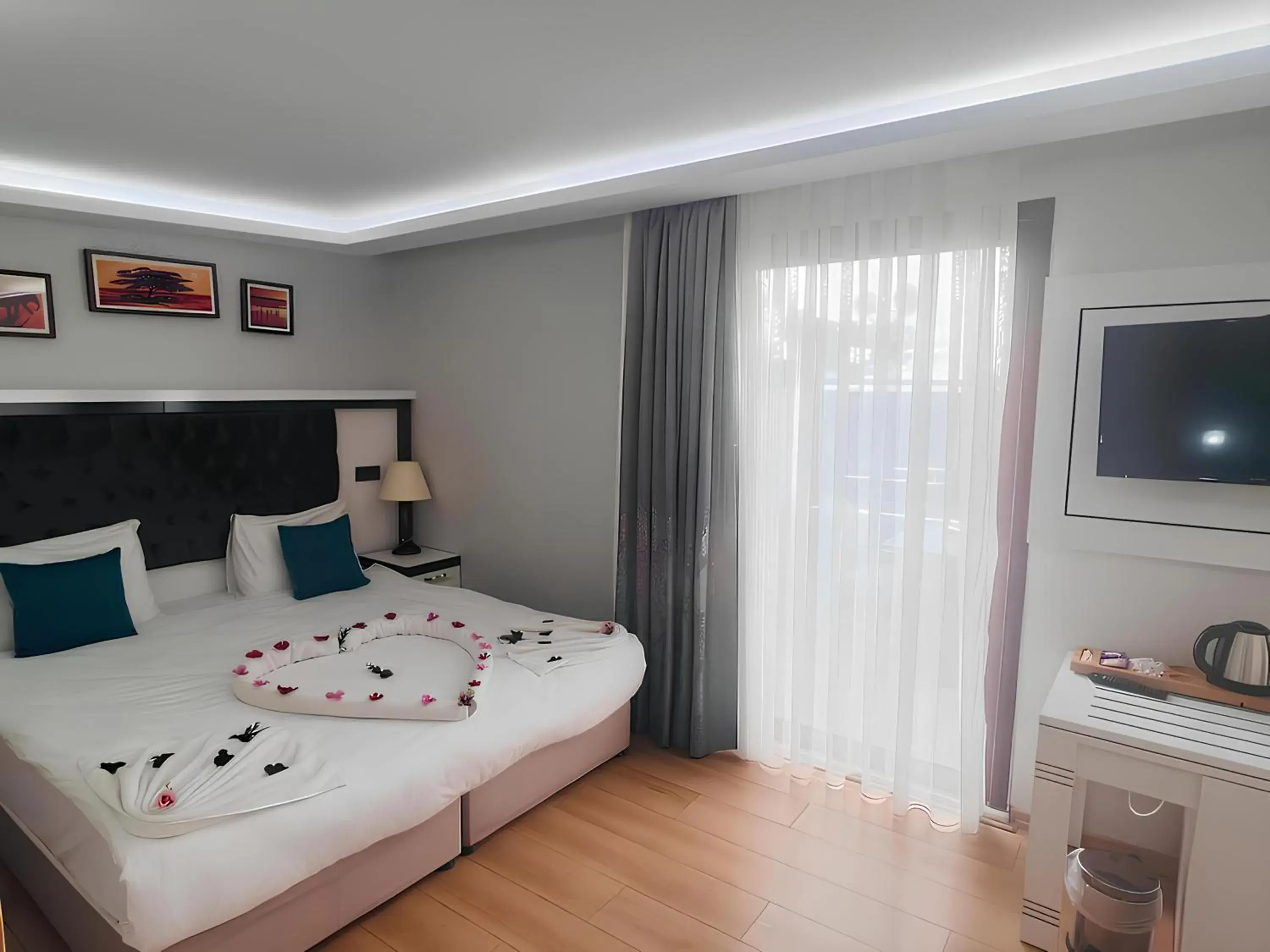 Deluxe Double Room with Balcony and Sea View in Maritime Hotel Istanbul Deluxe Double Room with Balcony and Sea View in Maritime Hotel Istanbul