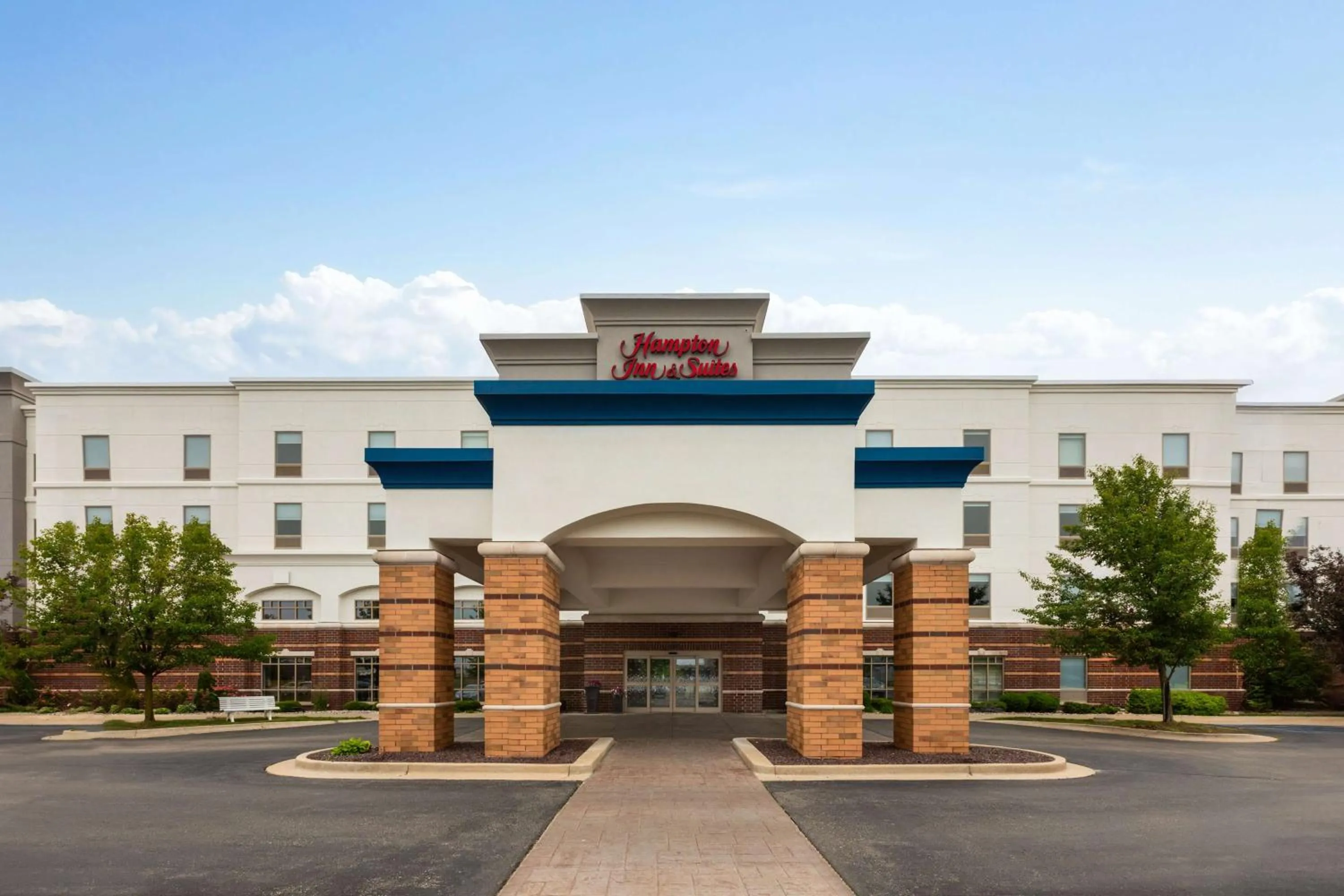 Property building in Hampton Inn & Suites Saginaw