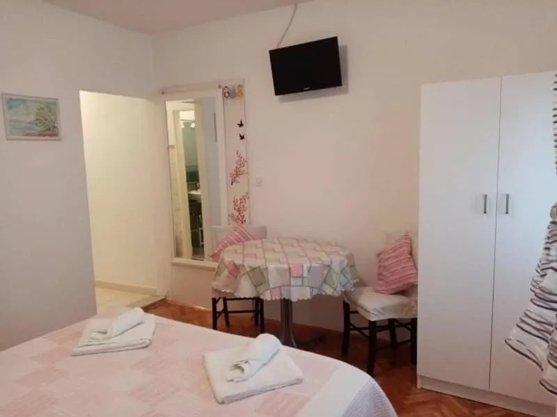 Communal lounge/ TV room, Bed in Apartmani Jela