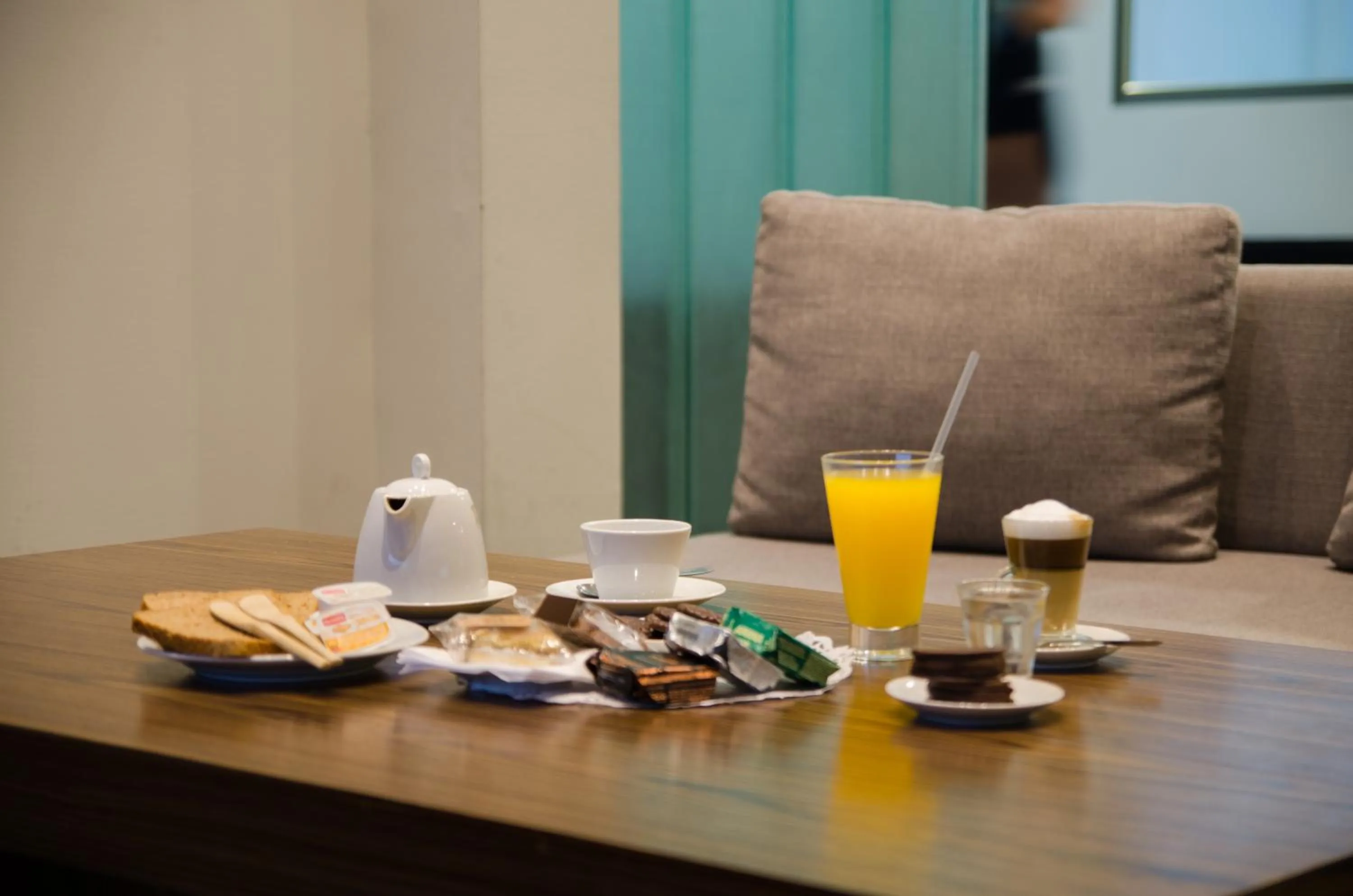 Coffee/tea facilities in San Nicolas Plaza