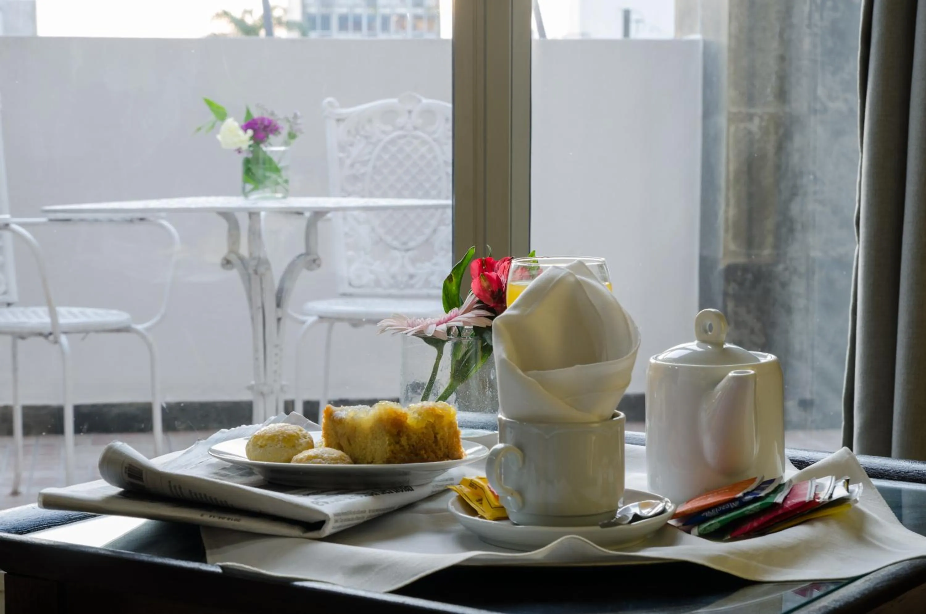 Continental breakfast in San Nicolas Plaza