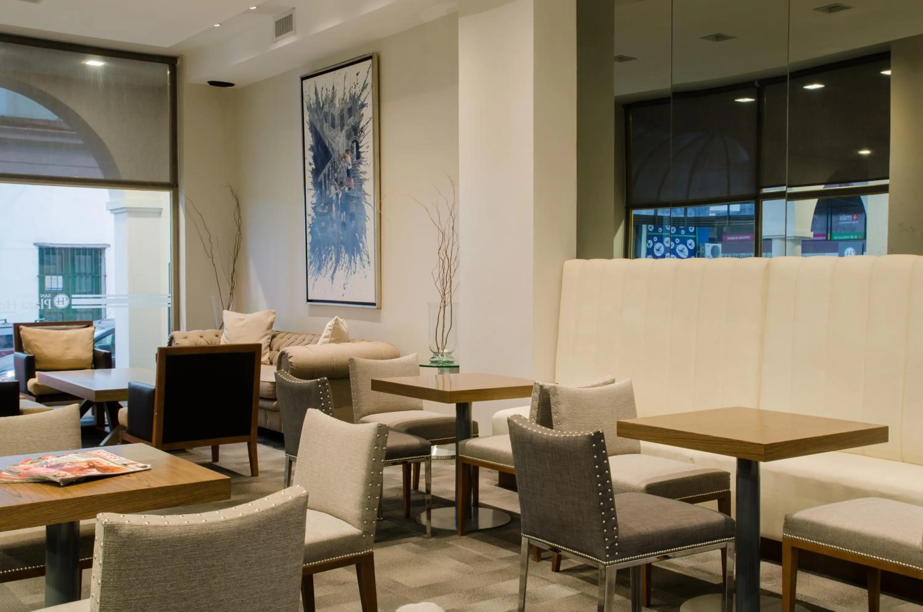 Lounge or bar in San Nicolas Plaza