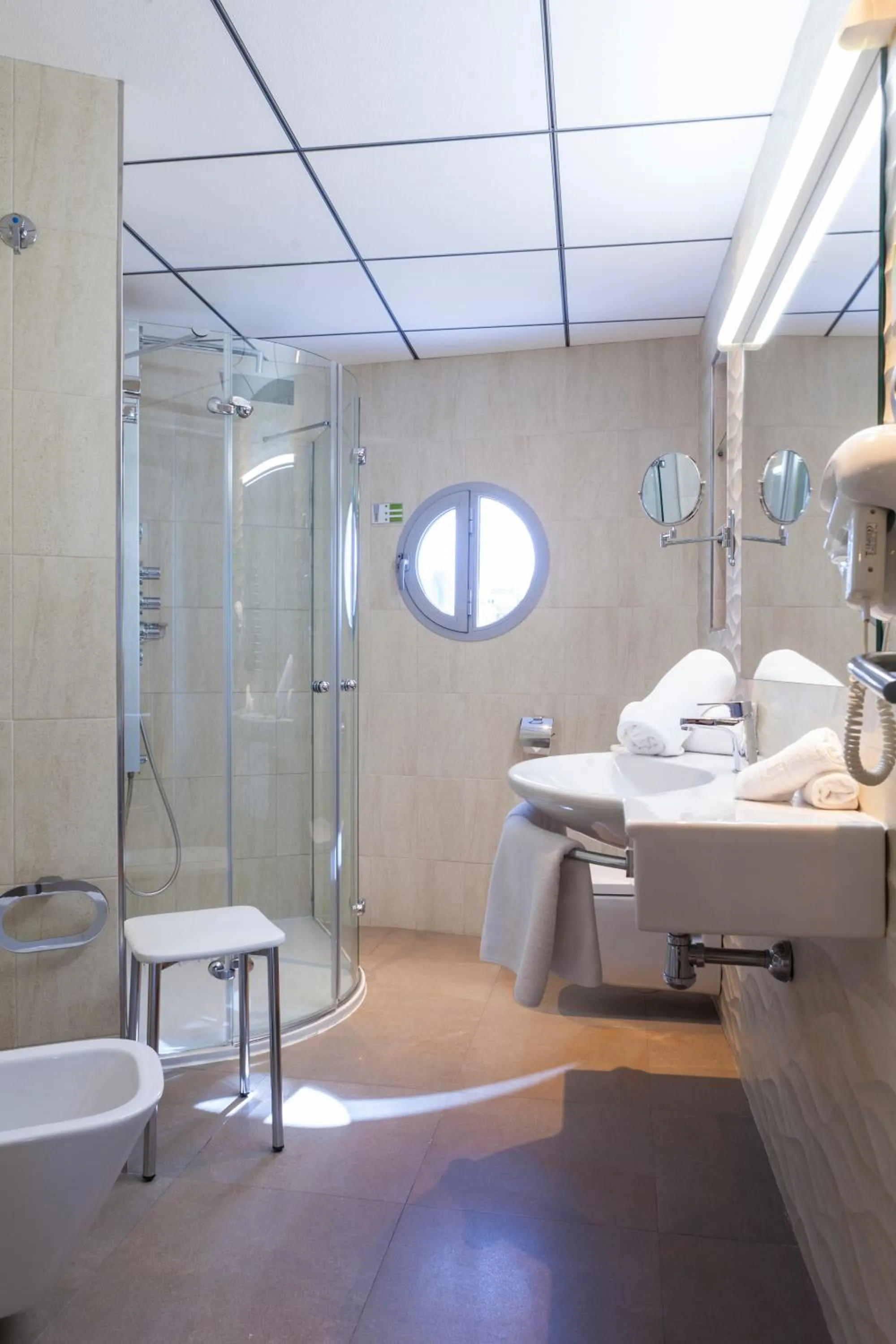 Bathroom in Riviera Beachotel - Adults Recommended