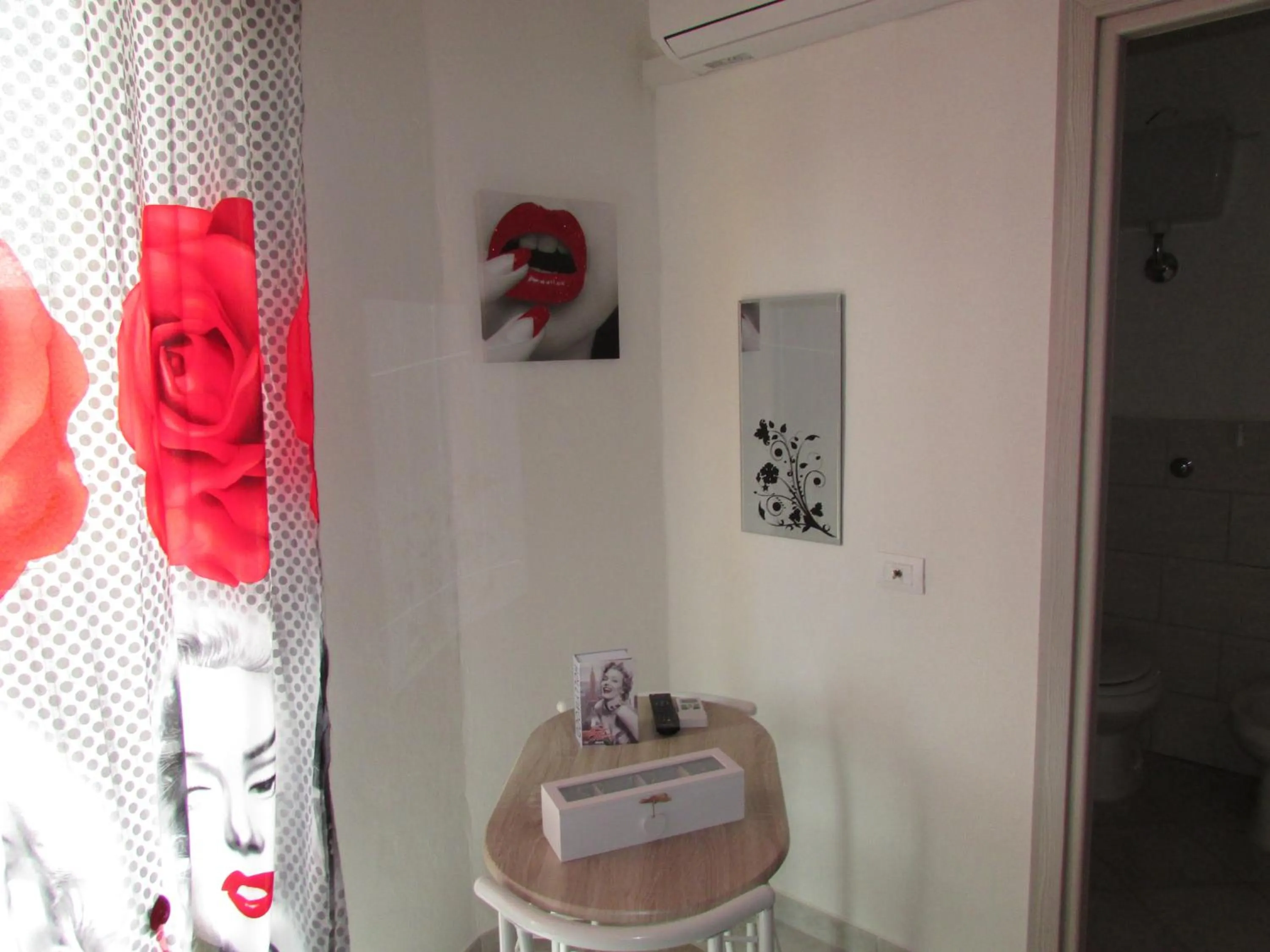 Decorative detail in B&B Metalla