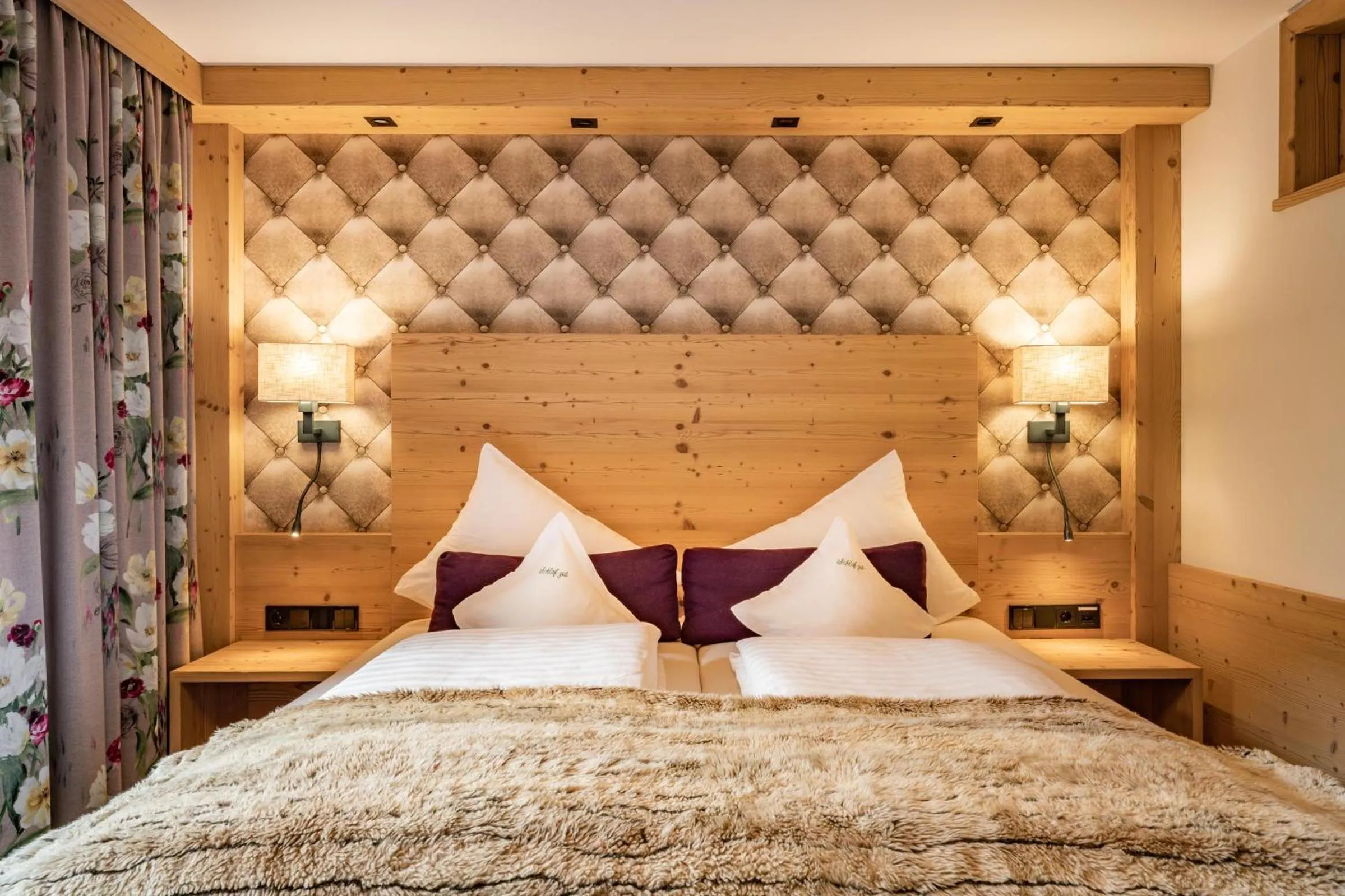 Bedroom, Bed in Hotel Pramstraller