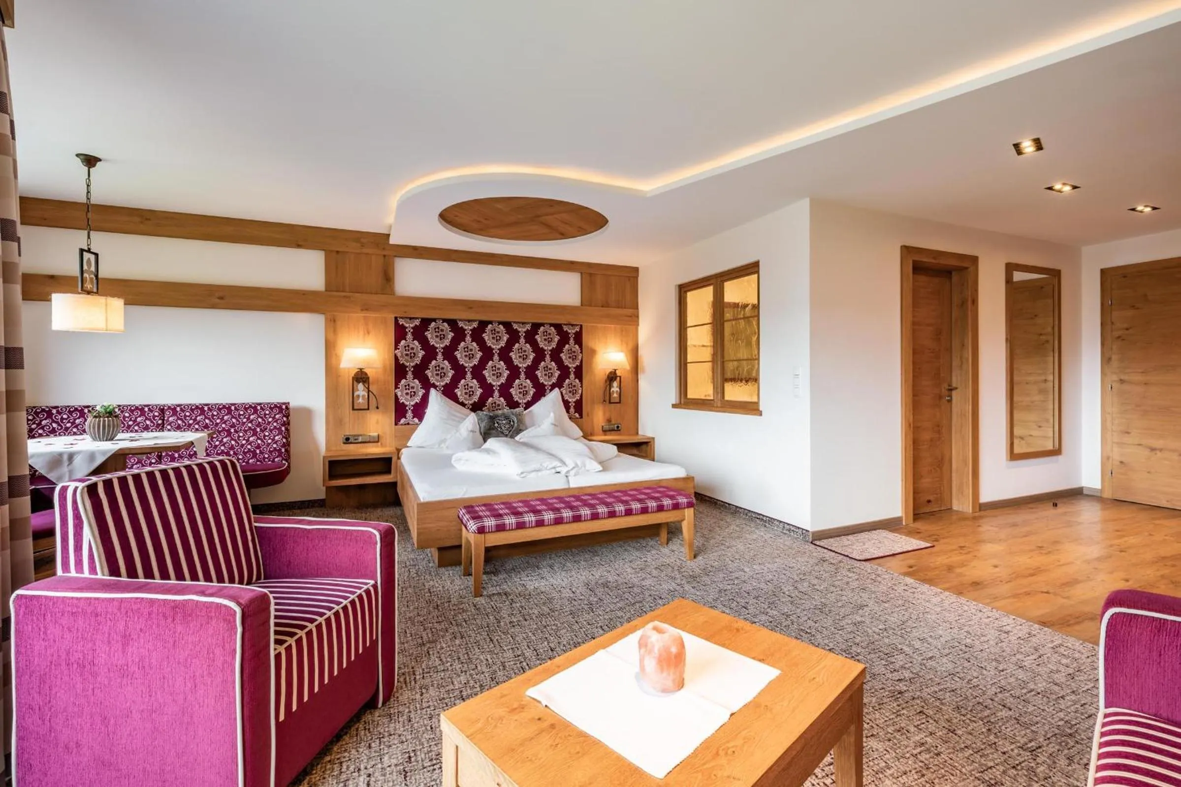 Living room, Bed in Hotel Pramstraller