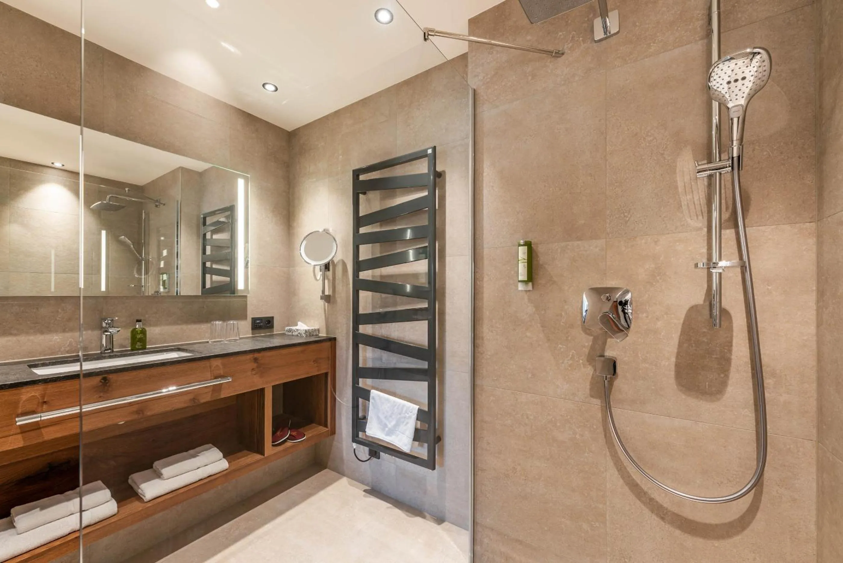 Shower in Hotel Pramstraller