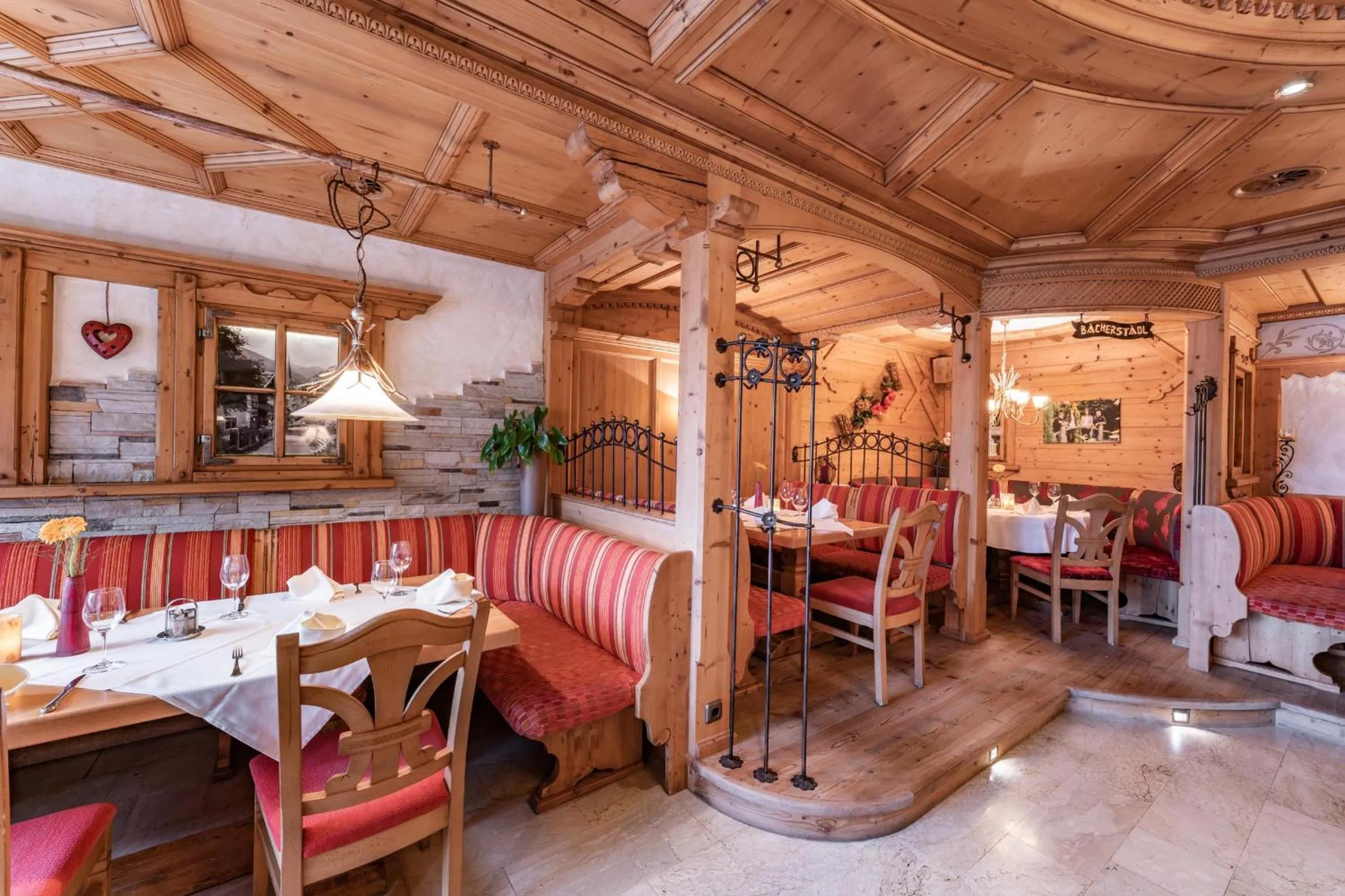 Restaurant/places to eat in Hotel Pramstraller