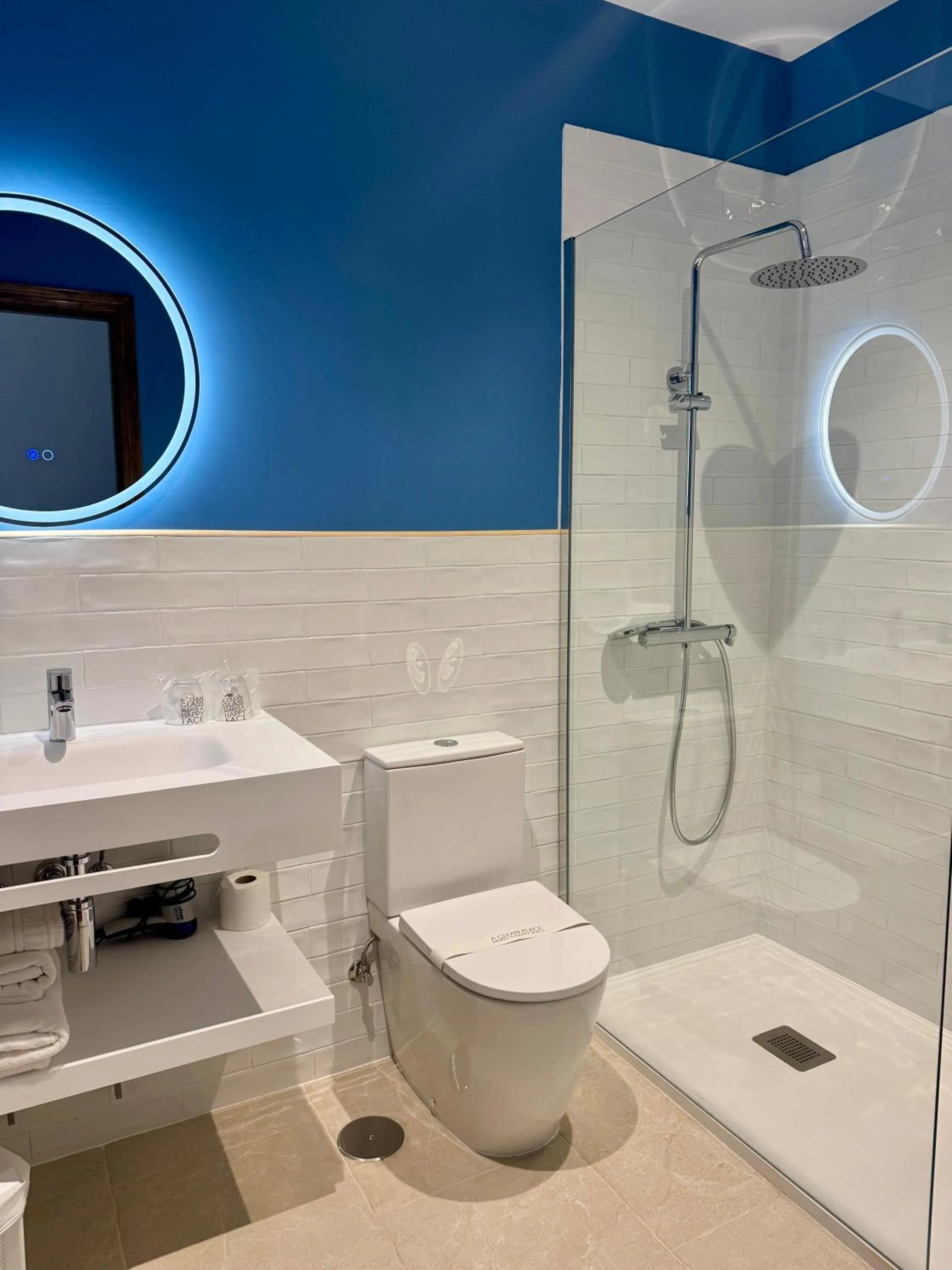 Shower in Hotel Rural El Texeu