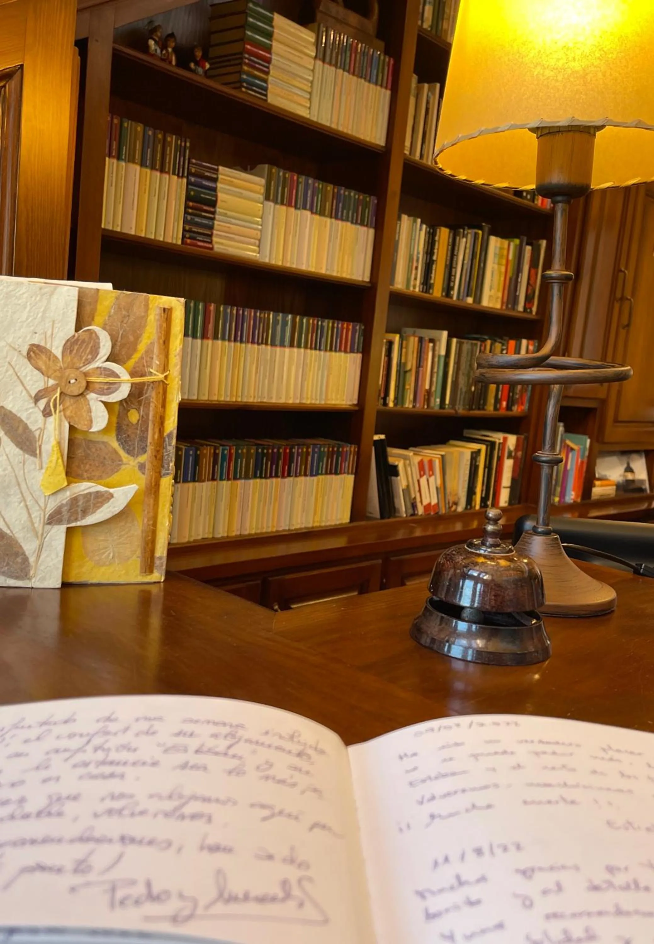 Library in Hotel Rural El Texeu