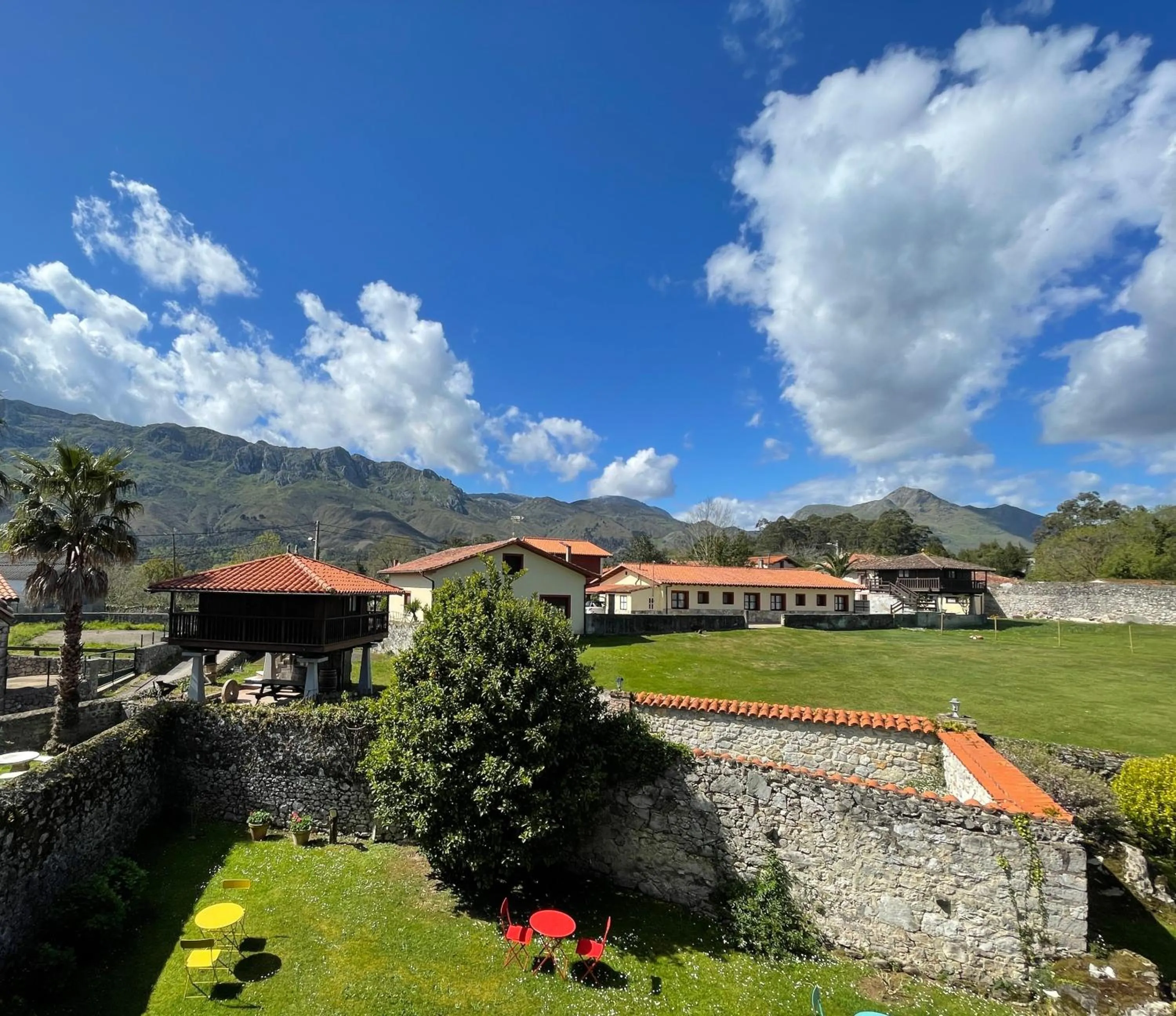 Spring in Hotel Rural El Texeu