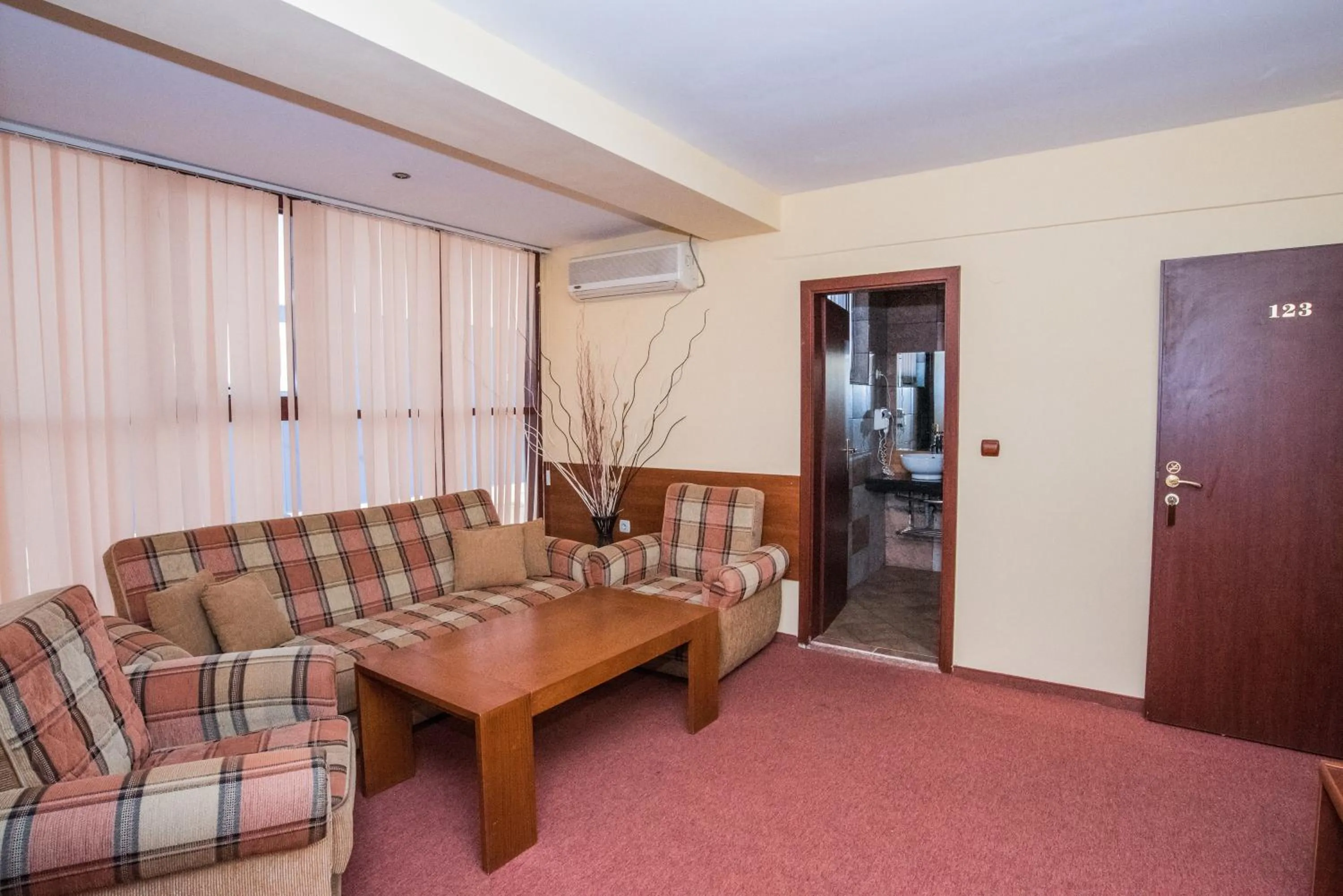 TV and multimedia in Avenue Hotel