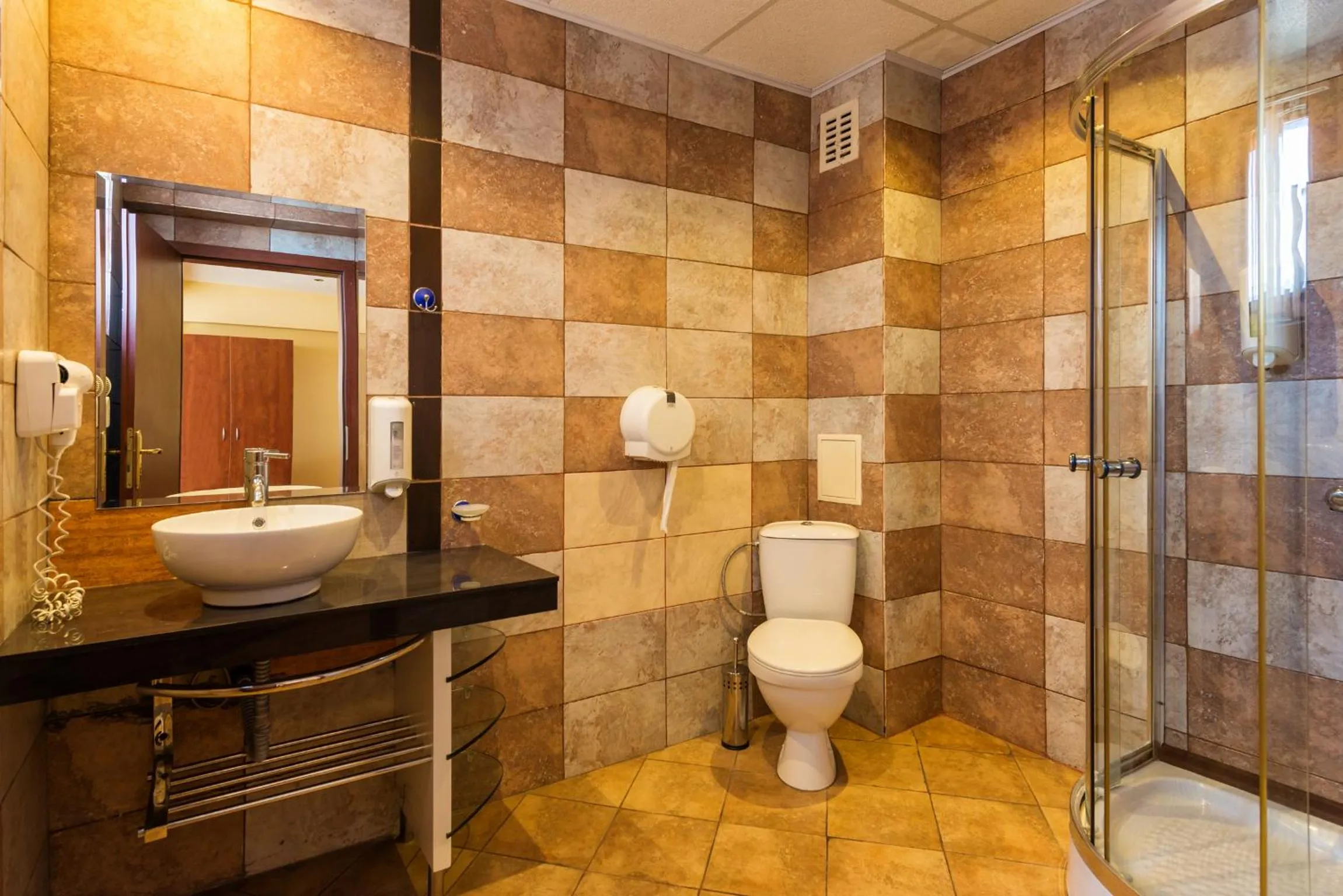 Shower in Avenue Hotel