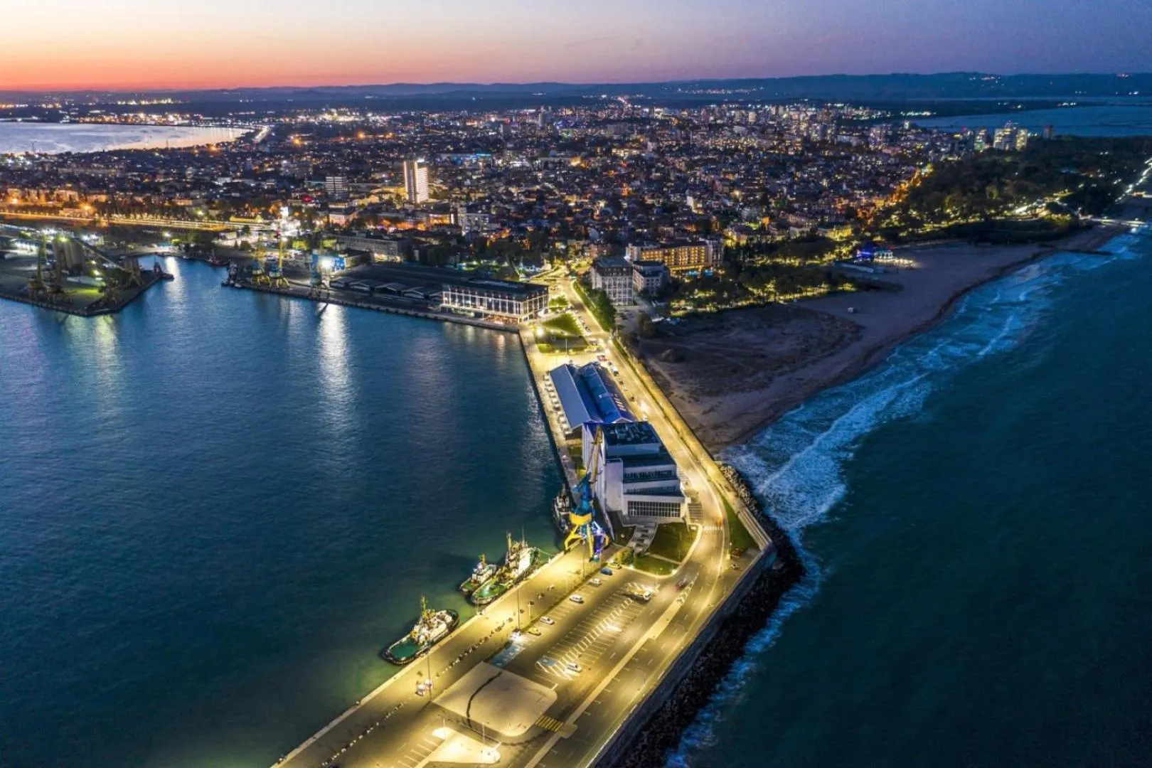 Nearby landmark in Avenue Hotel