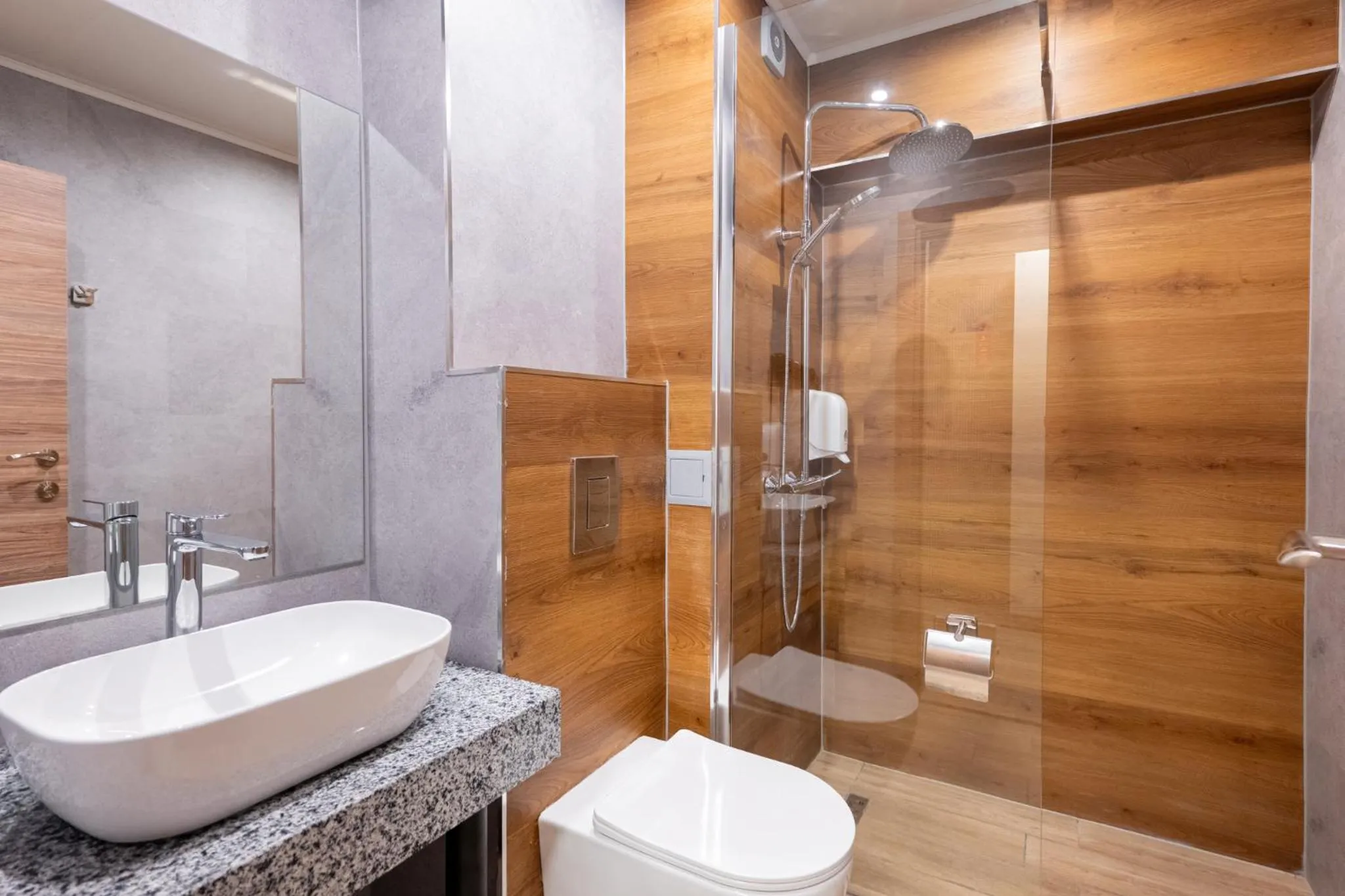 Toilet in Avenue Hotel