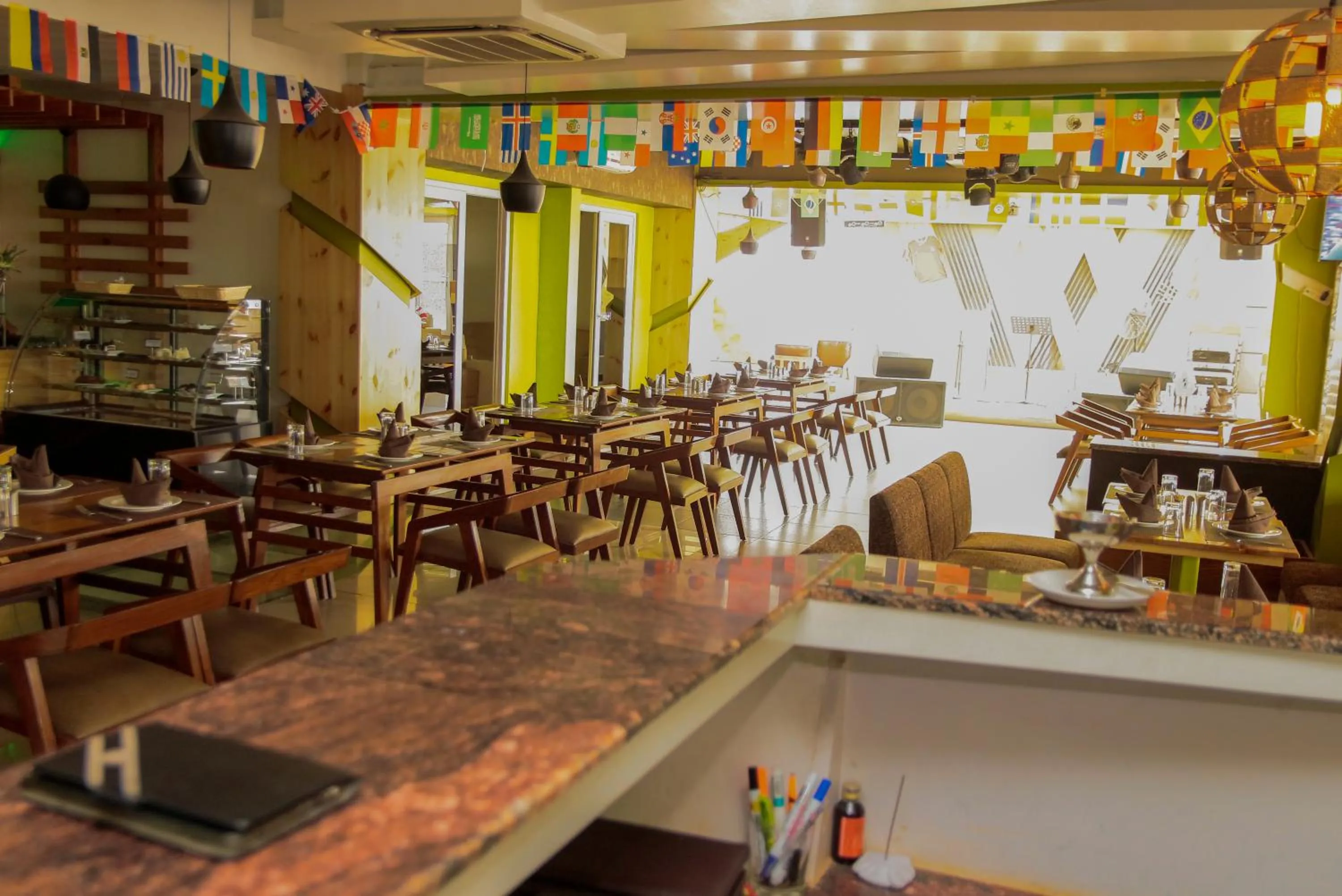 Restaurant/places to eat in Retro Hotel and Spa