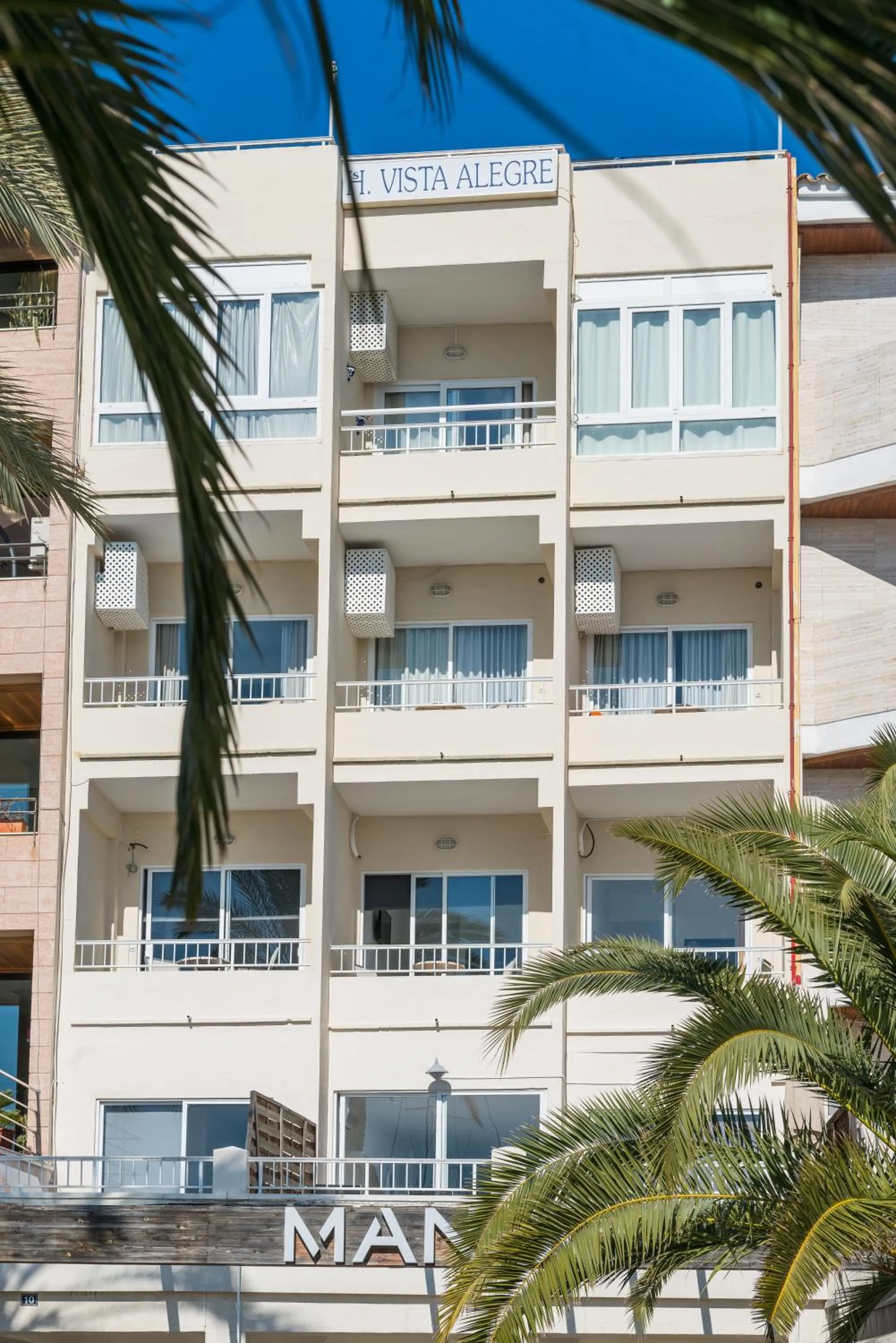 Property building in Hostal Vista Alegre