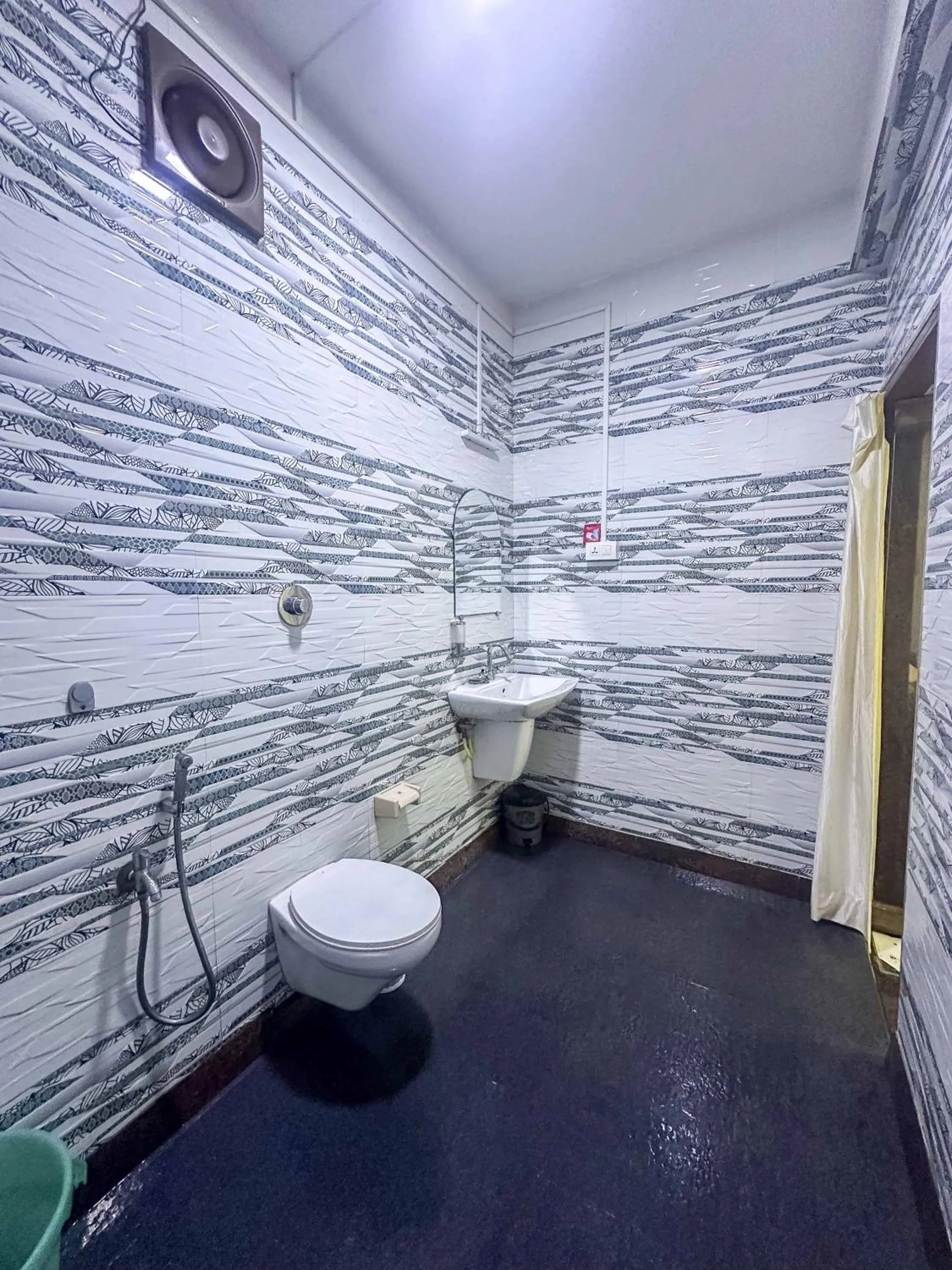 Toilet in Secret Garden Agonda Beach Resort