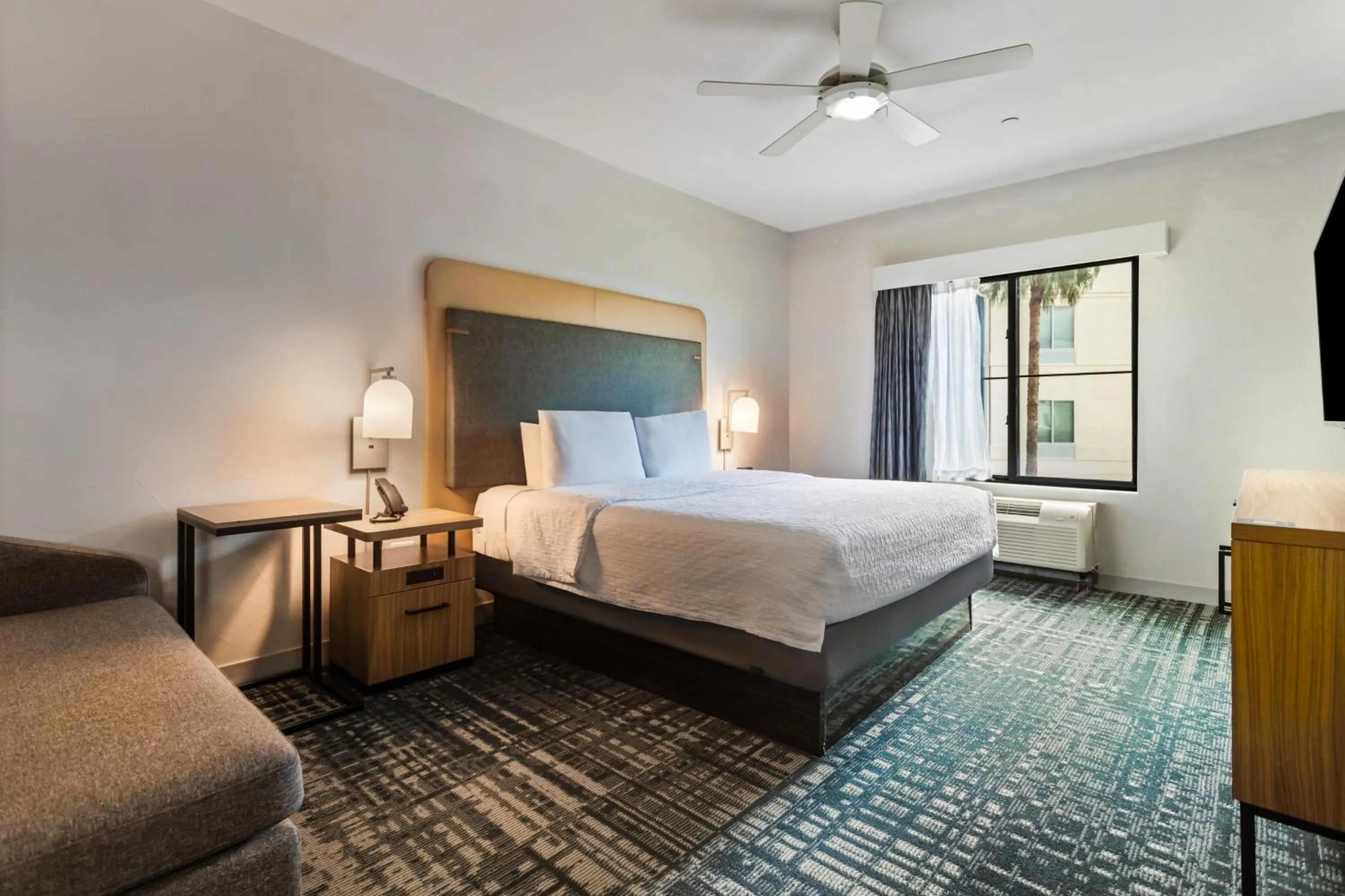 Bed in Homewood Suites Beaumont