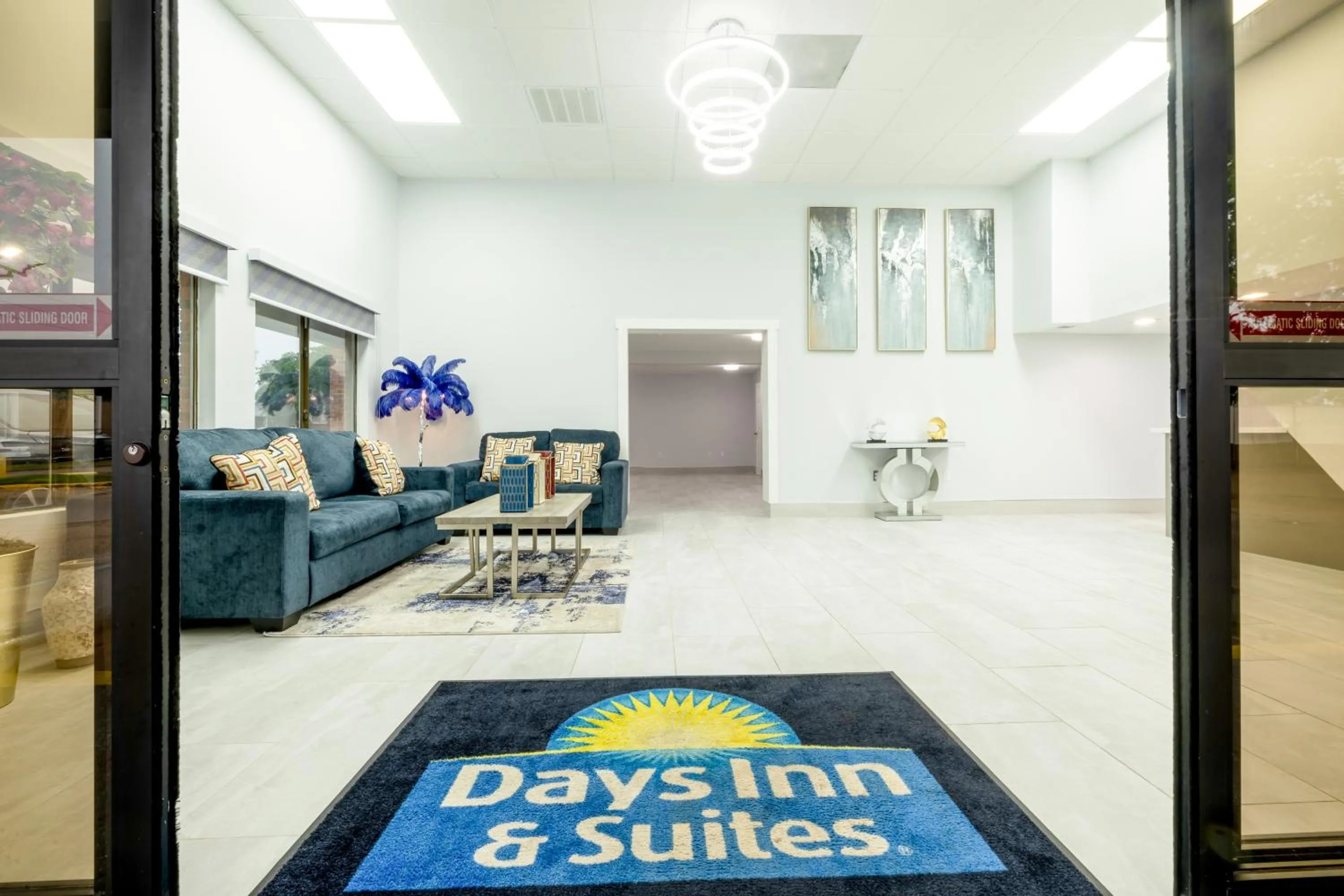 Lobby or reception in Days Inn & Suites by Wyndham Bossier City - Casino Area