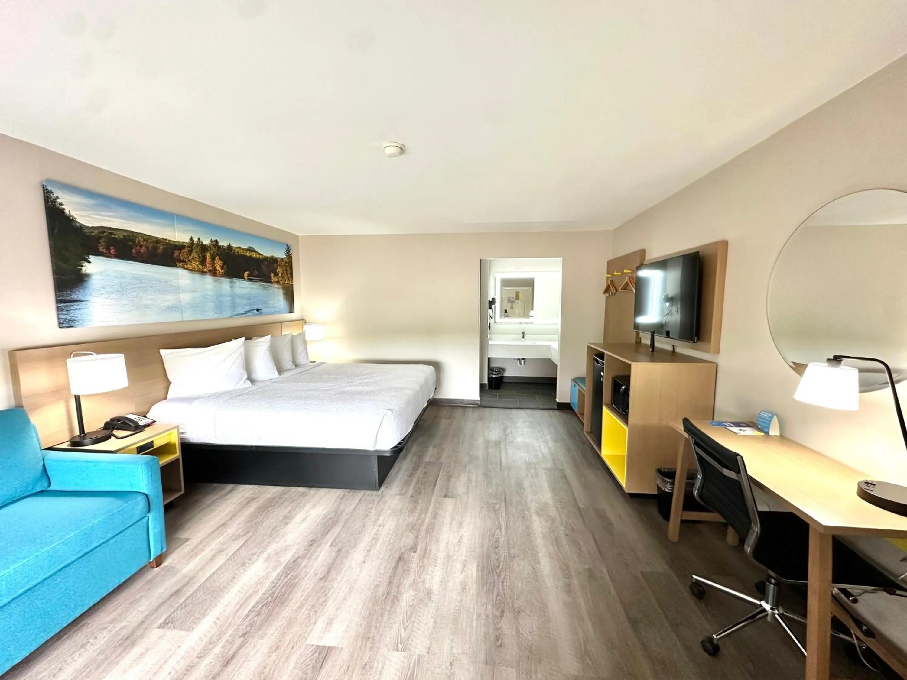 Bed in Days Inn & Suites by Wyndham Bossier City - Casino Area