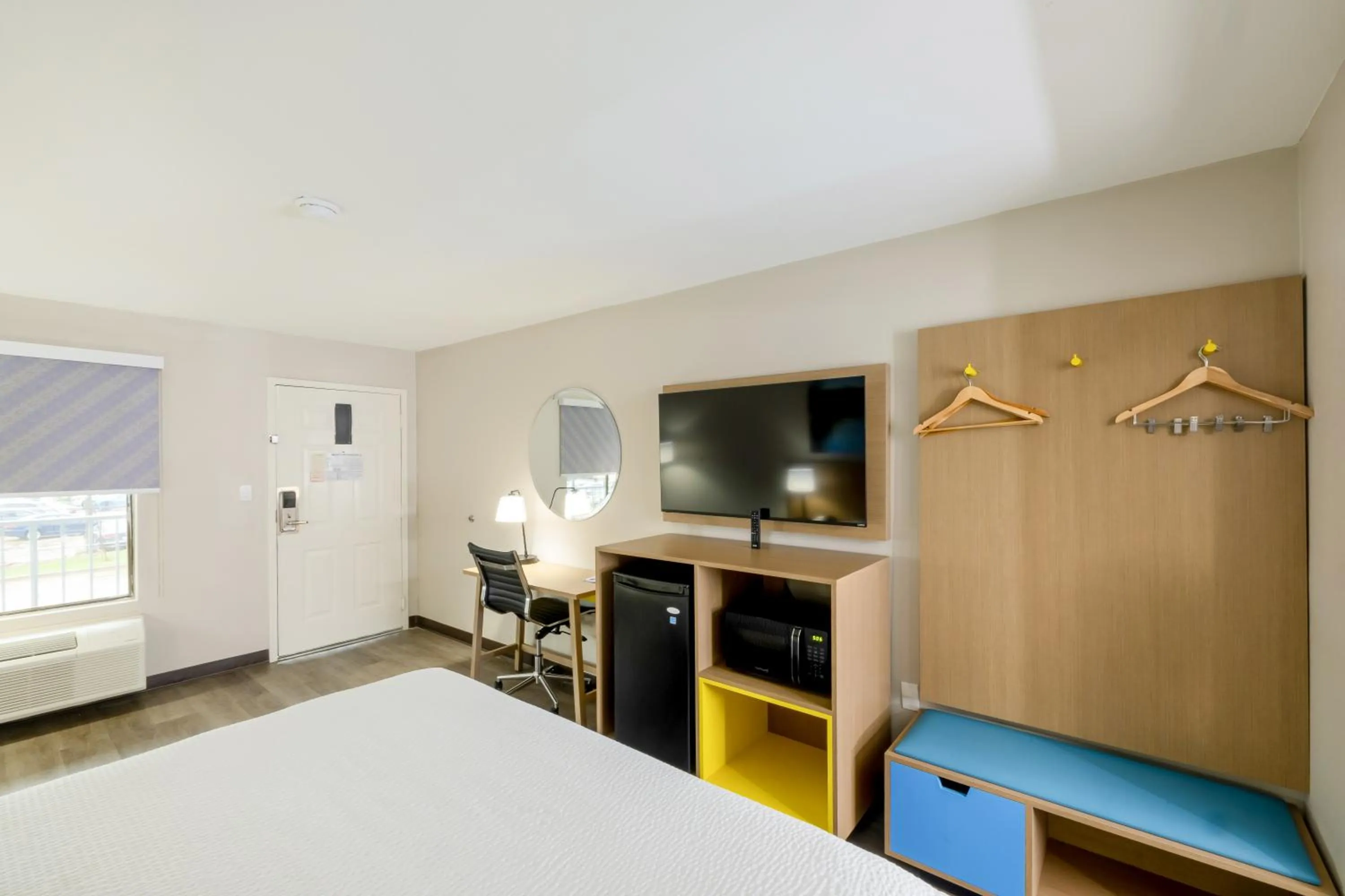 TV and multimedia, Bed in Days Inn & Suites by Wyndham Bossier City - Casino Area